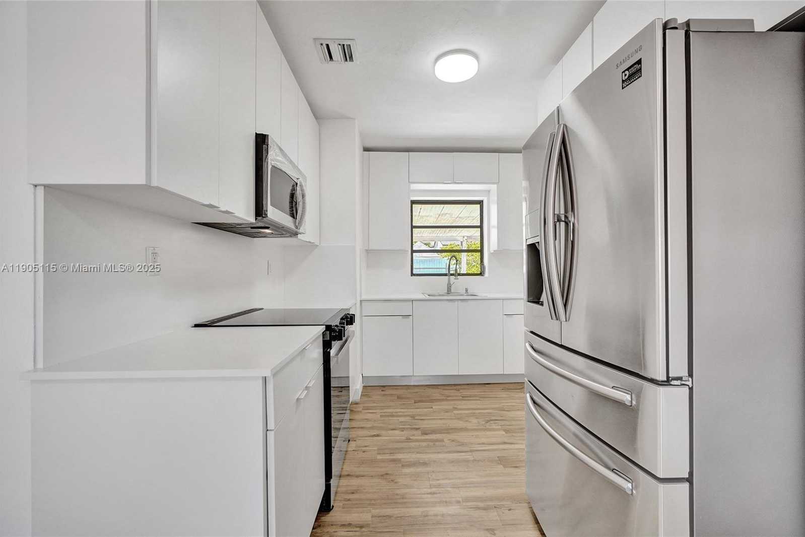 Small Image of 4631 EAST 8TH CT, Hialeah Number 17