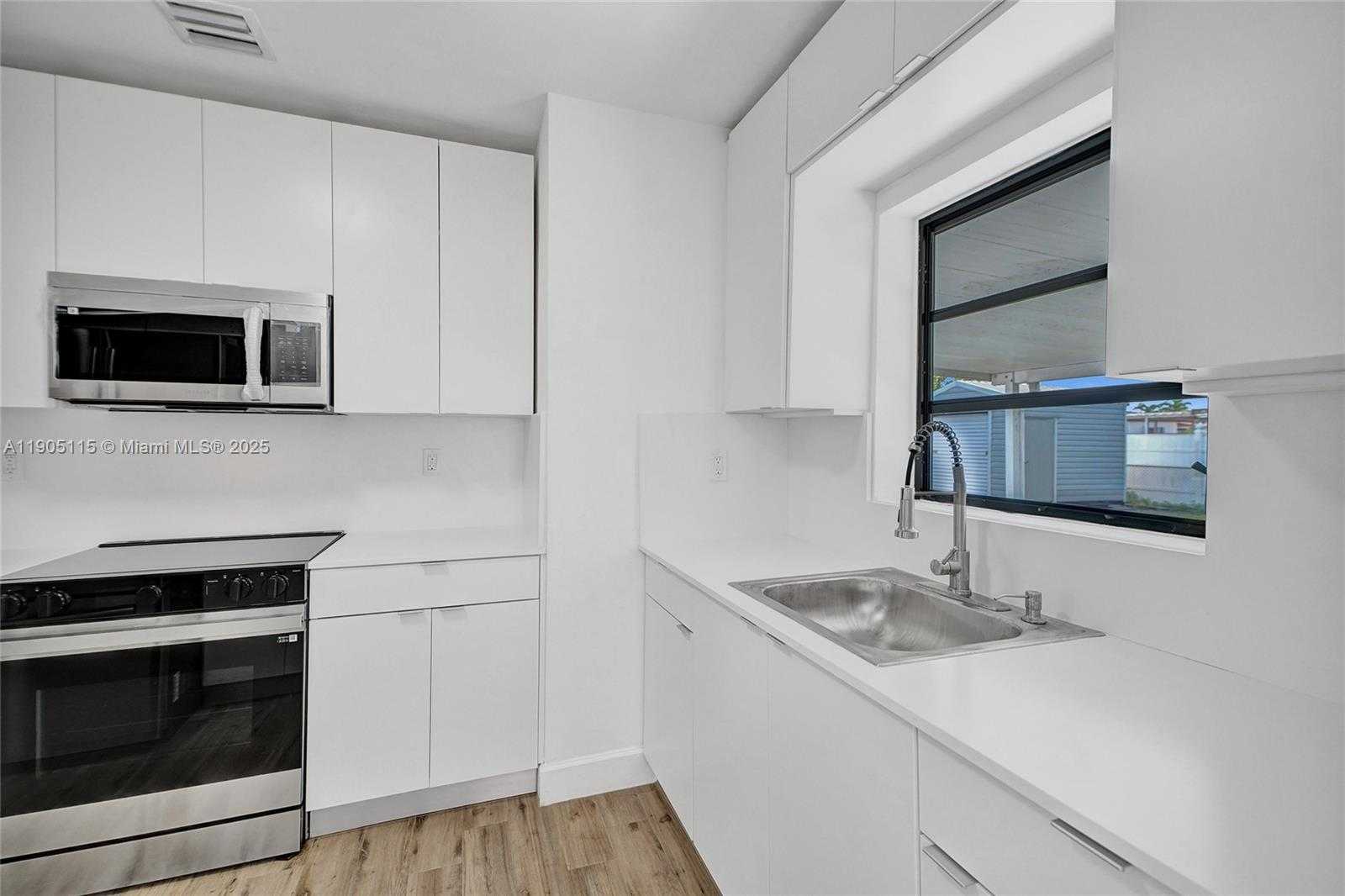 Small Image of 4631 EAST 8TH CT, Hialeah Number 18