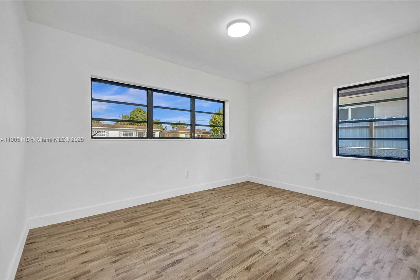 Small Image of 4631 EAST 8TH CT, Hialeah Number 20