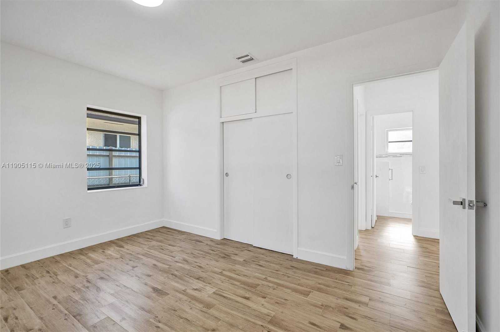 Small Image of 4631 EAST 8TH CT, Hialeah Number 23