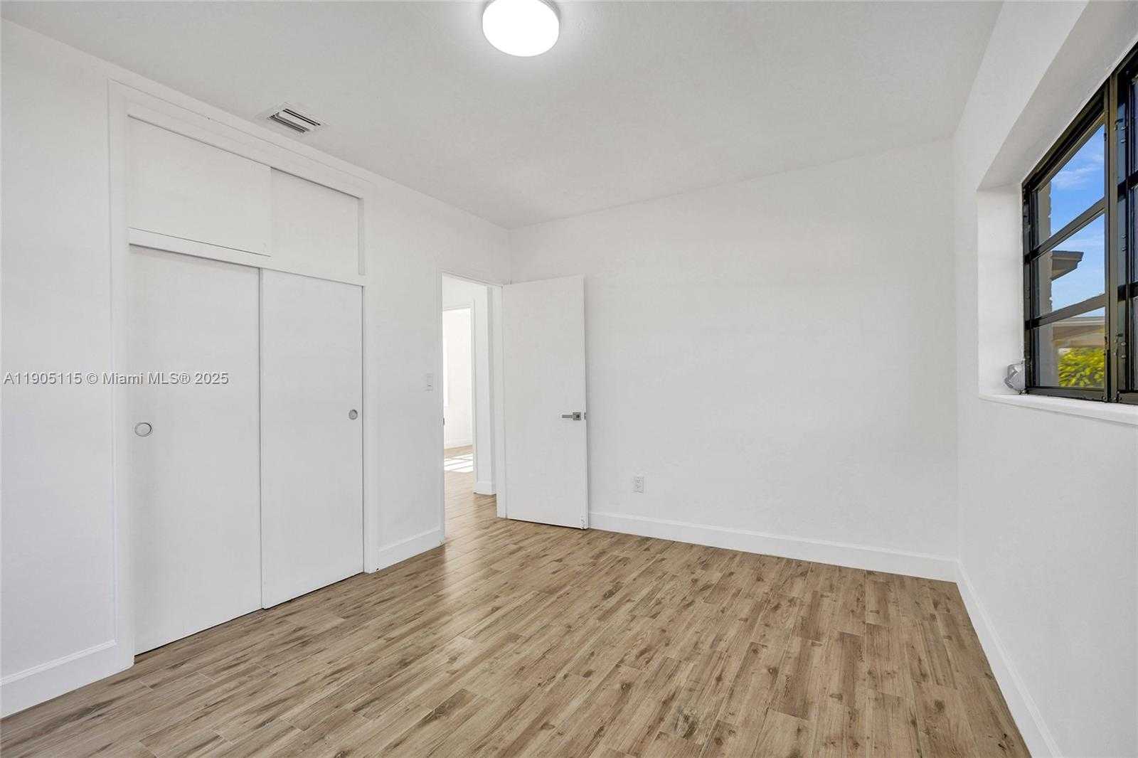 Small Image of 4631 EAST 8TH CT, Hialeah Number 24