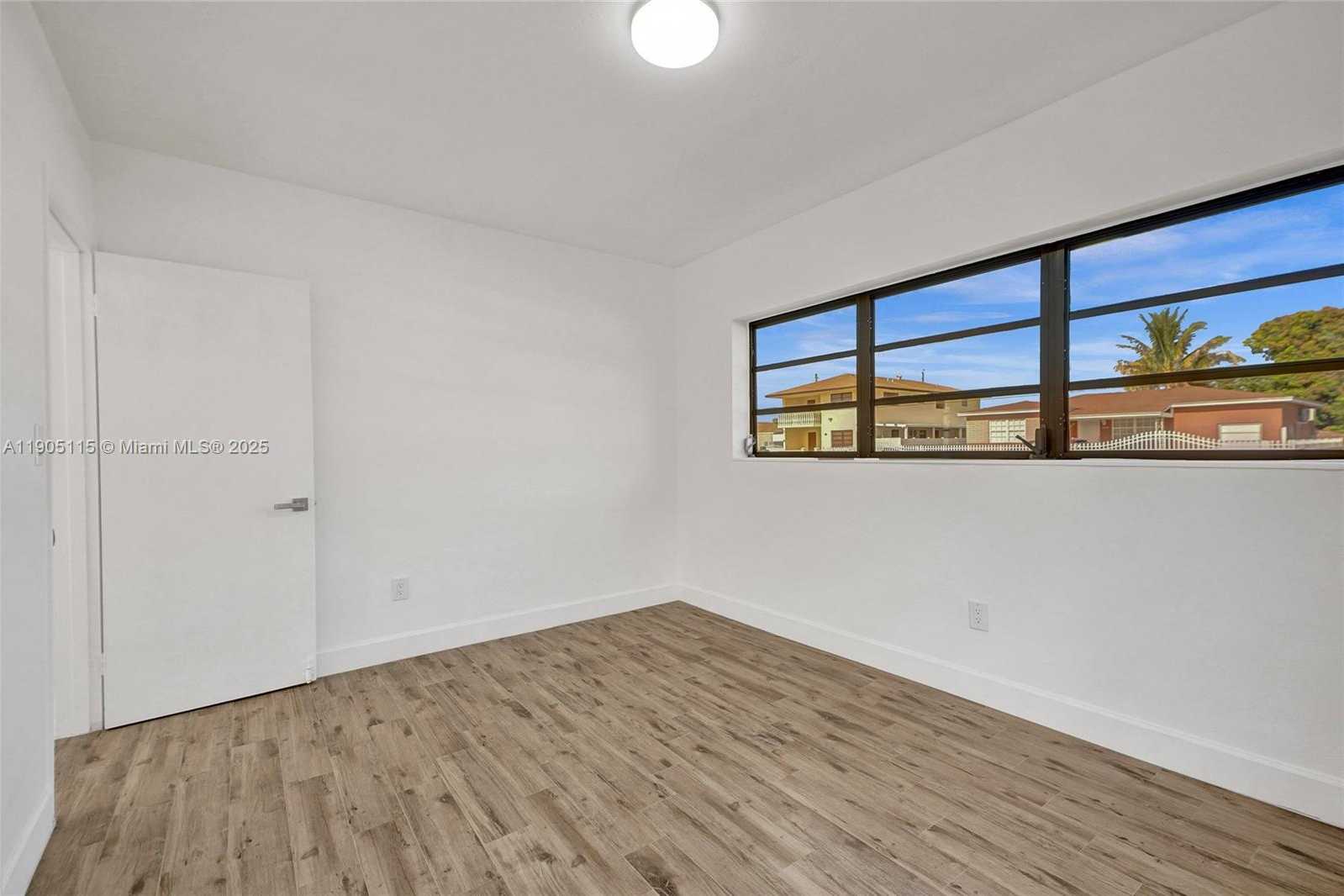 Small Image of 4631 EAST 8TH CT, Hialeah Number 25