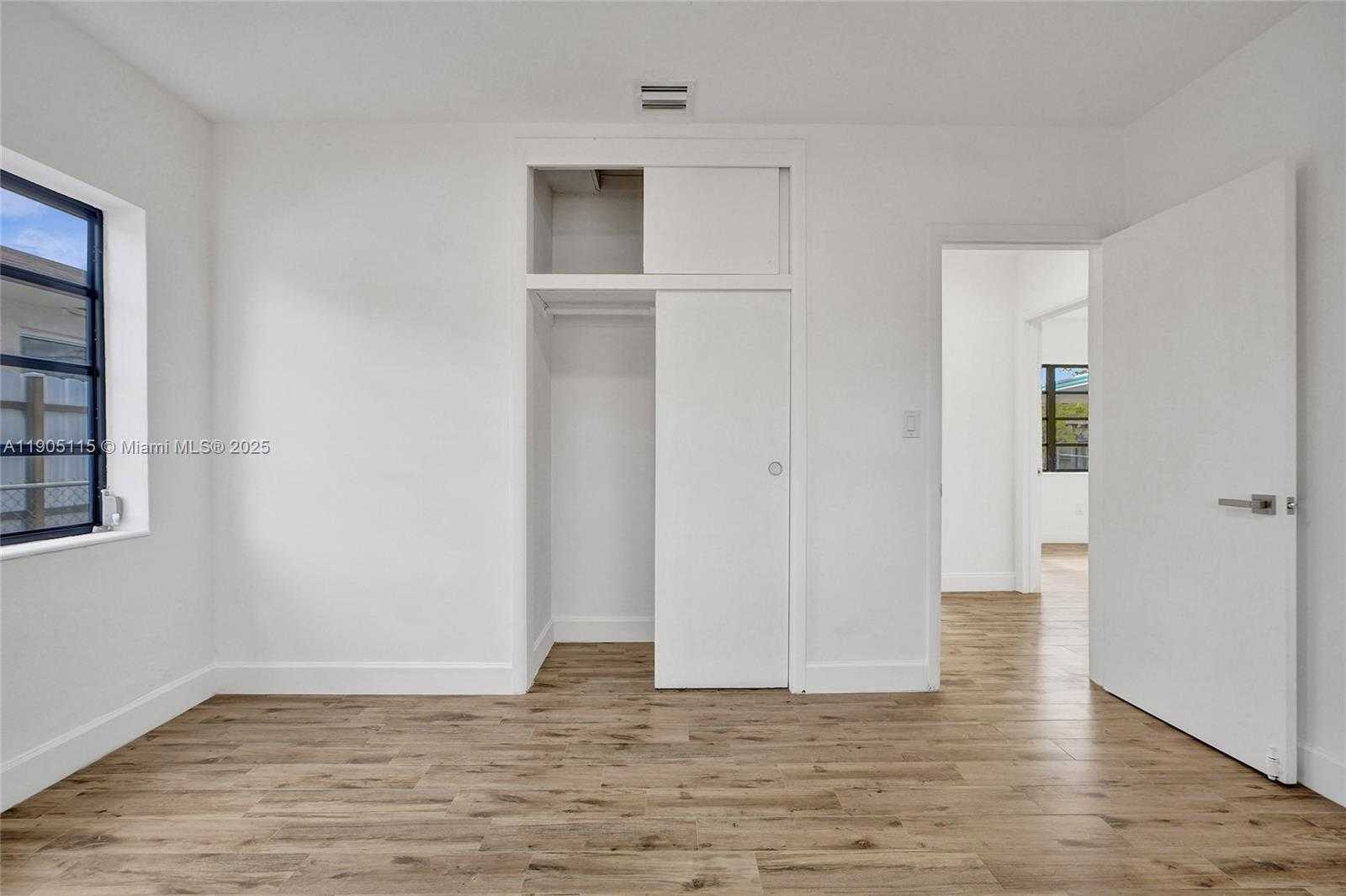 Small Image of 4631 EAST 8TH CT, Hialeah Number 26