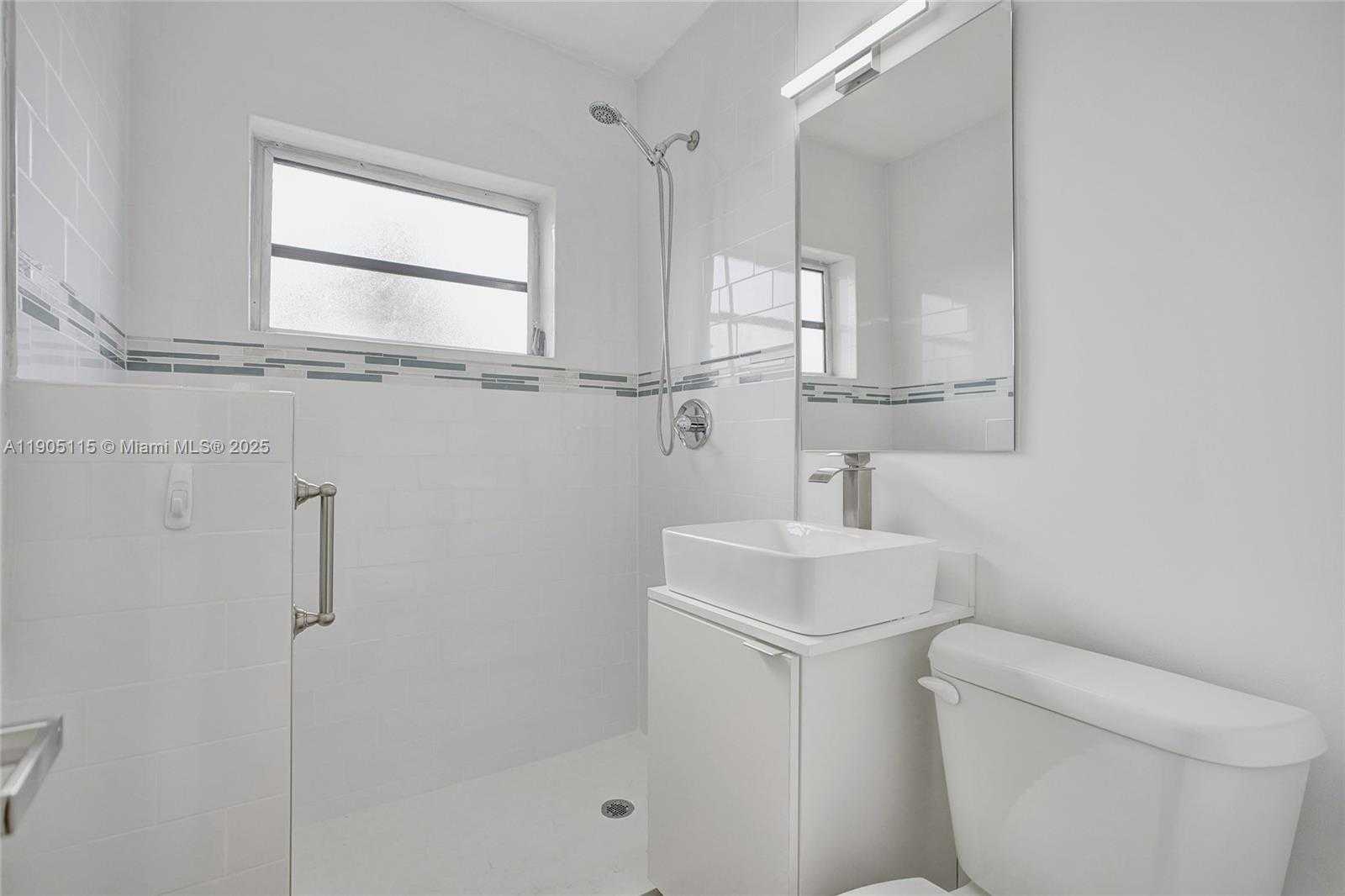 Small Image of 4631 EAST 8TH CT, Hialeah Number 27