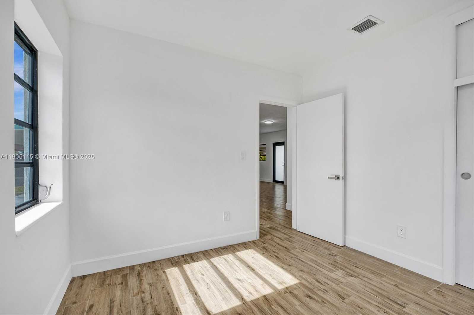 Small Image of 4631 EAST 8TH CT, Hialeah Number 31