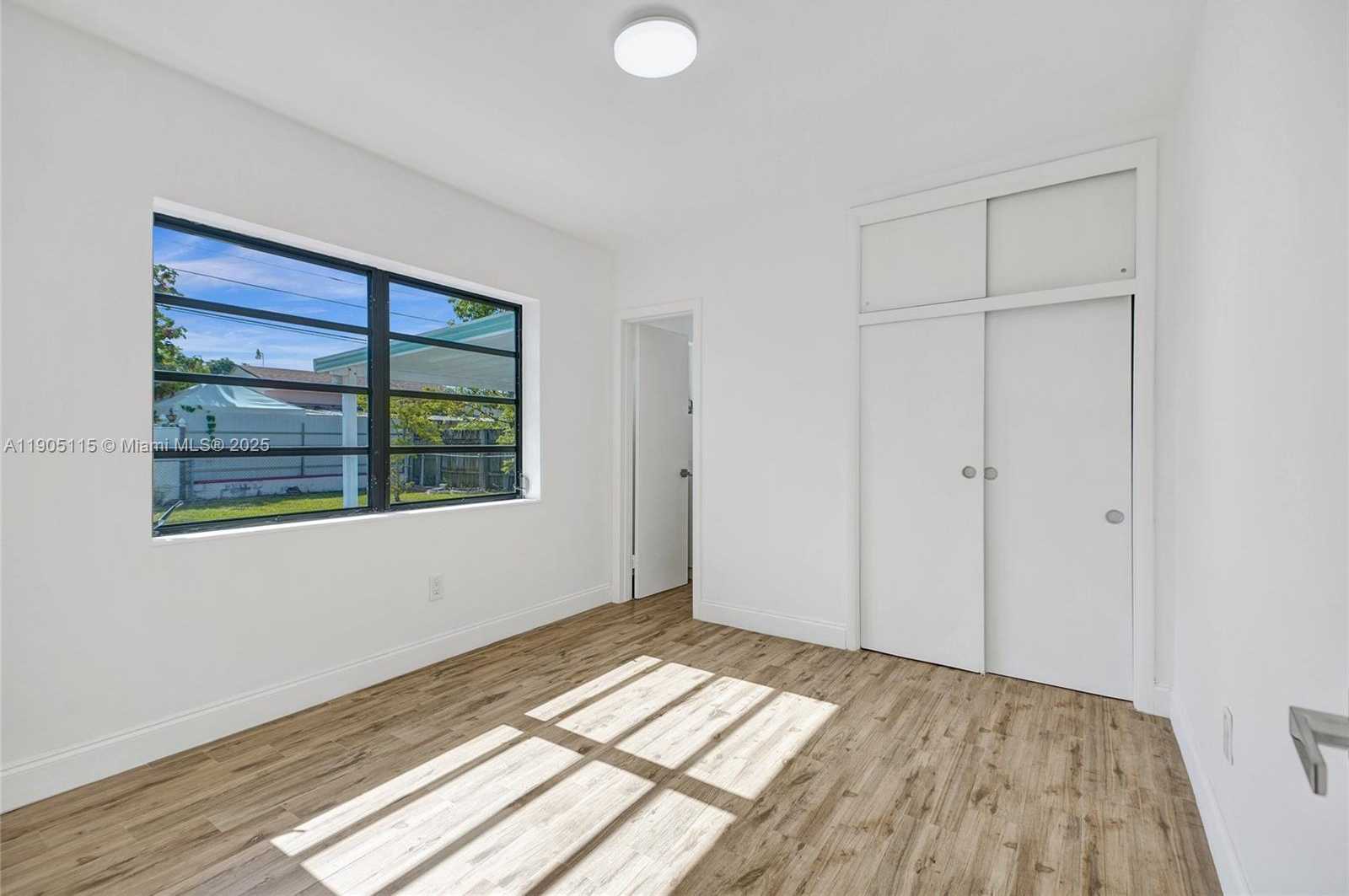 Small Image of 4631 EAST 8TH CT, Hialeah Number 34