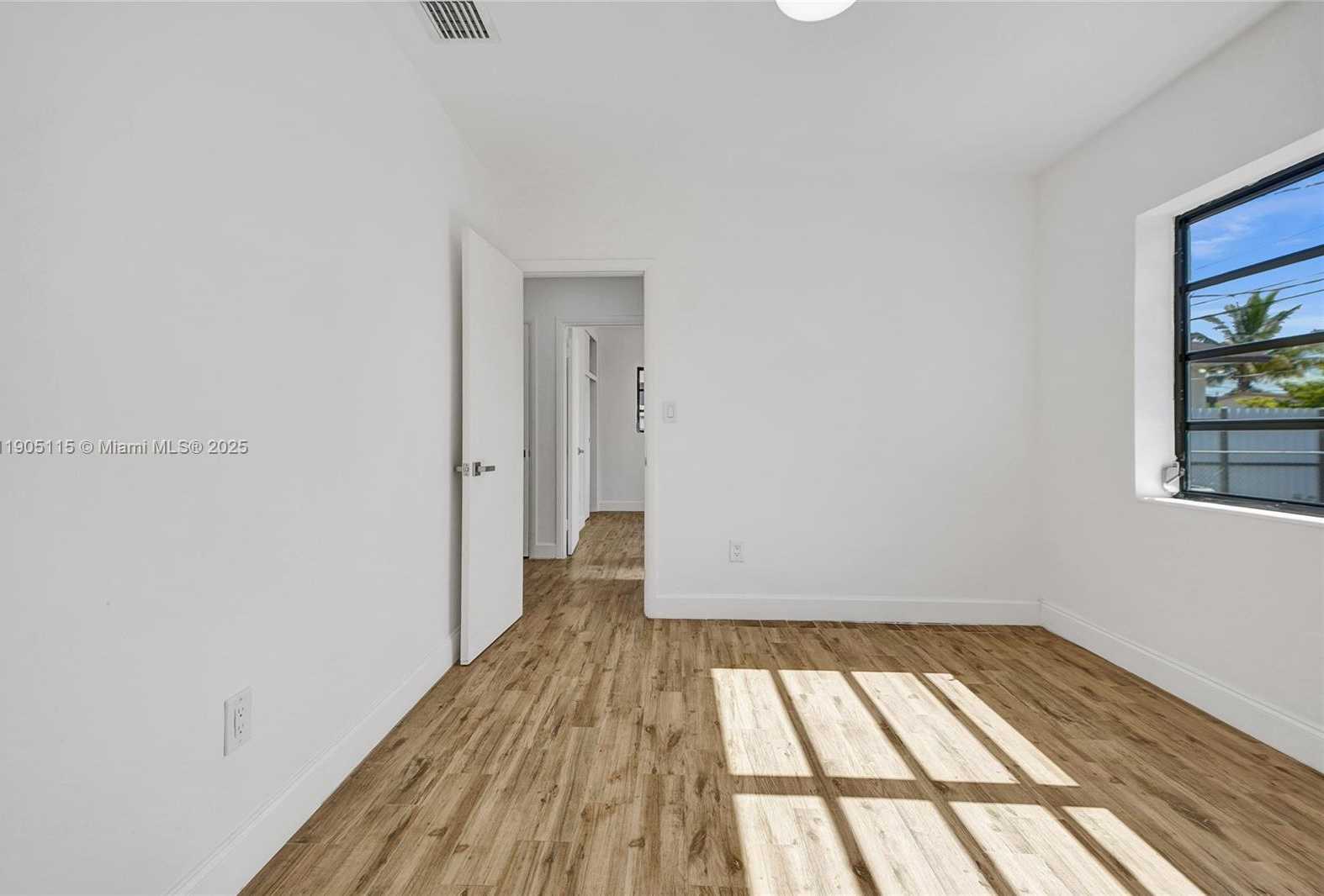 Small Image of 4631 EAST 8TH CT, Hialeah Number 38