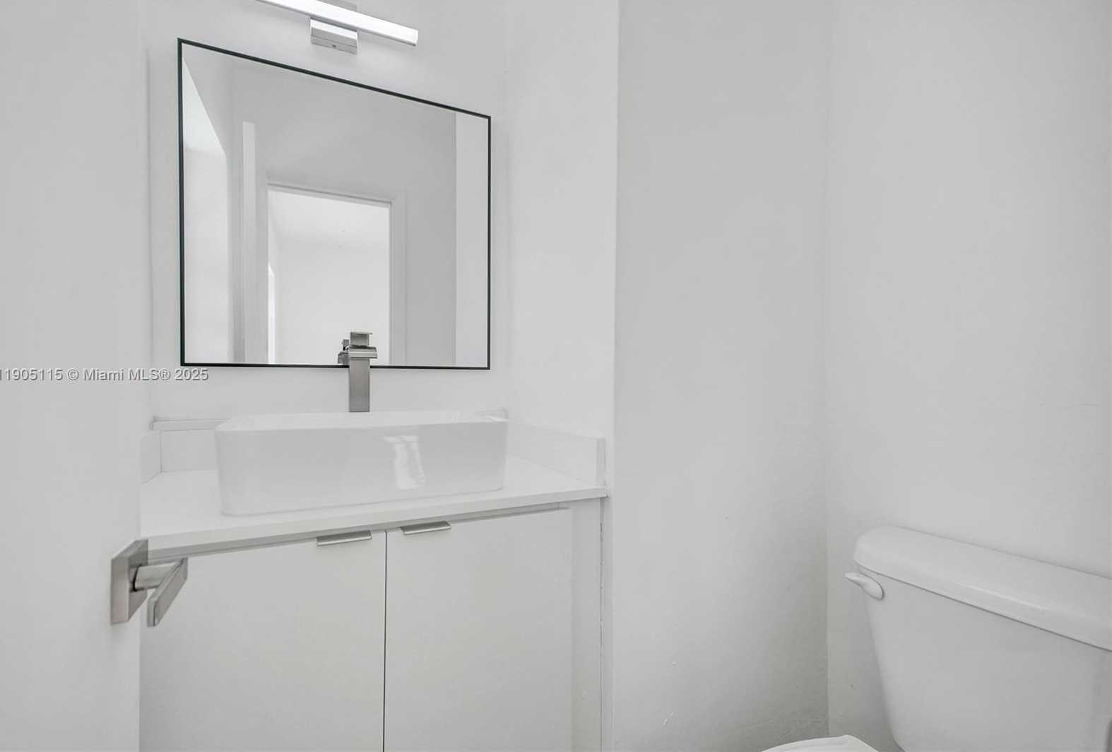 Small Image of 4631 EAST 8TH CT, Hialeah Number 39