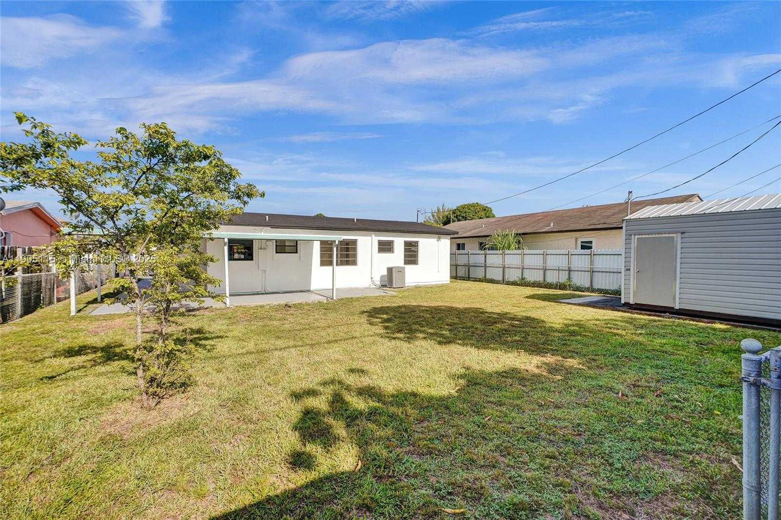 Small Image of 4631 EAST 8TH CT, Hialeah Number 43