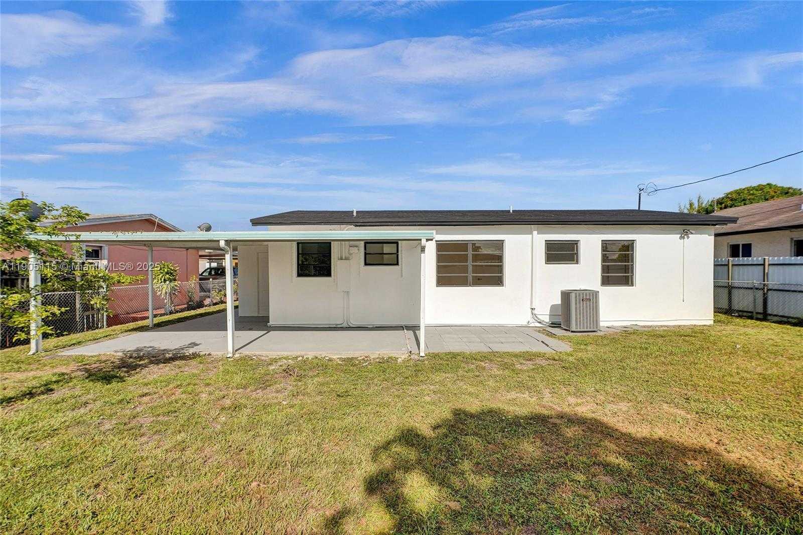 Small Image of 4631 EAST 8TH CT, Hialeah Number 47