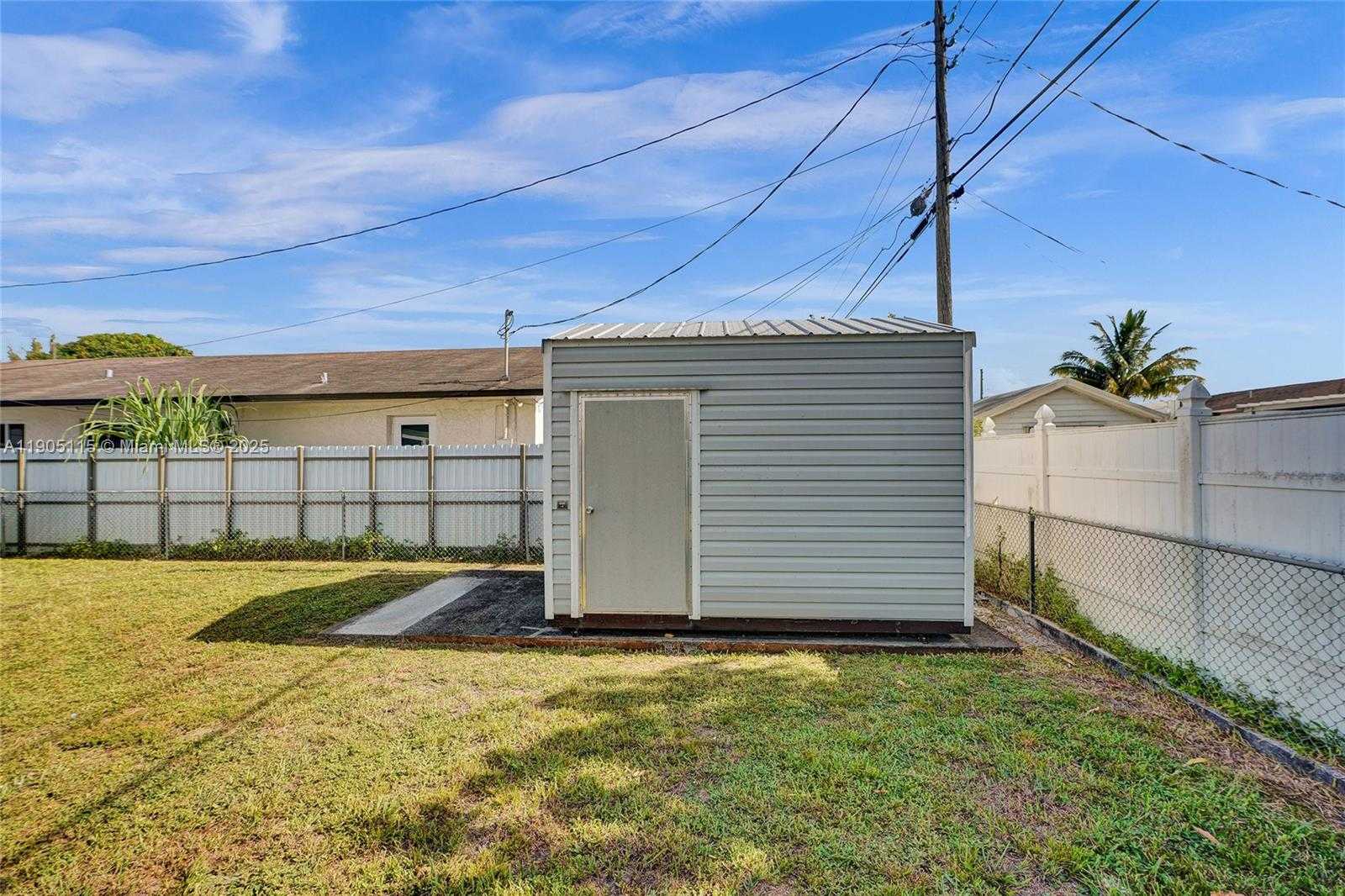 Small Image of 4631 EAST 8TH CT, Hialeah Number 48