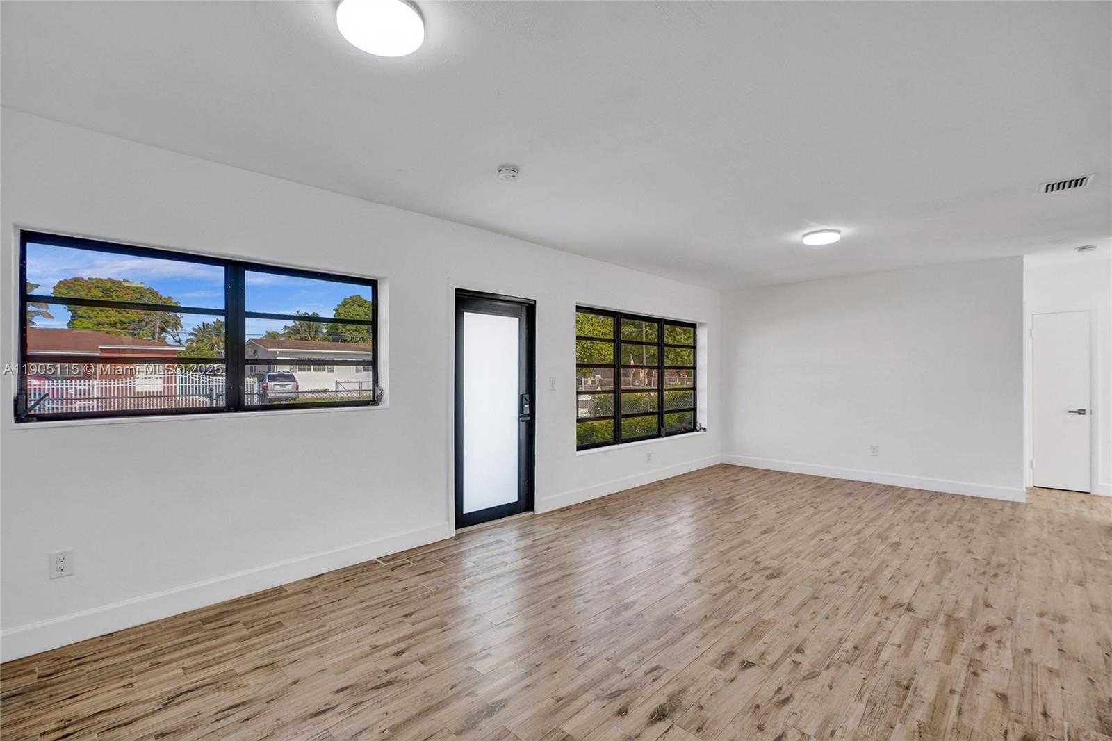 Small Image of 4631 EAST 8TH CT, Hialeah Number 9