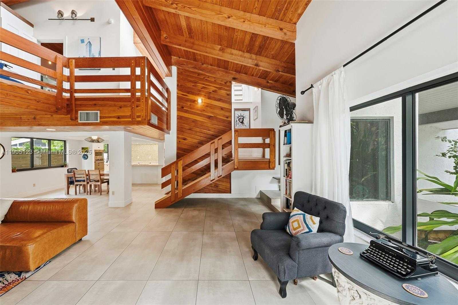 Small Image of 9200 NORTH EAST 12TH AVE, Miami Shores Number 10