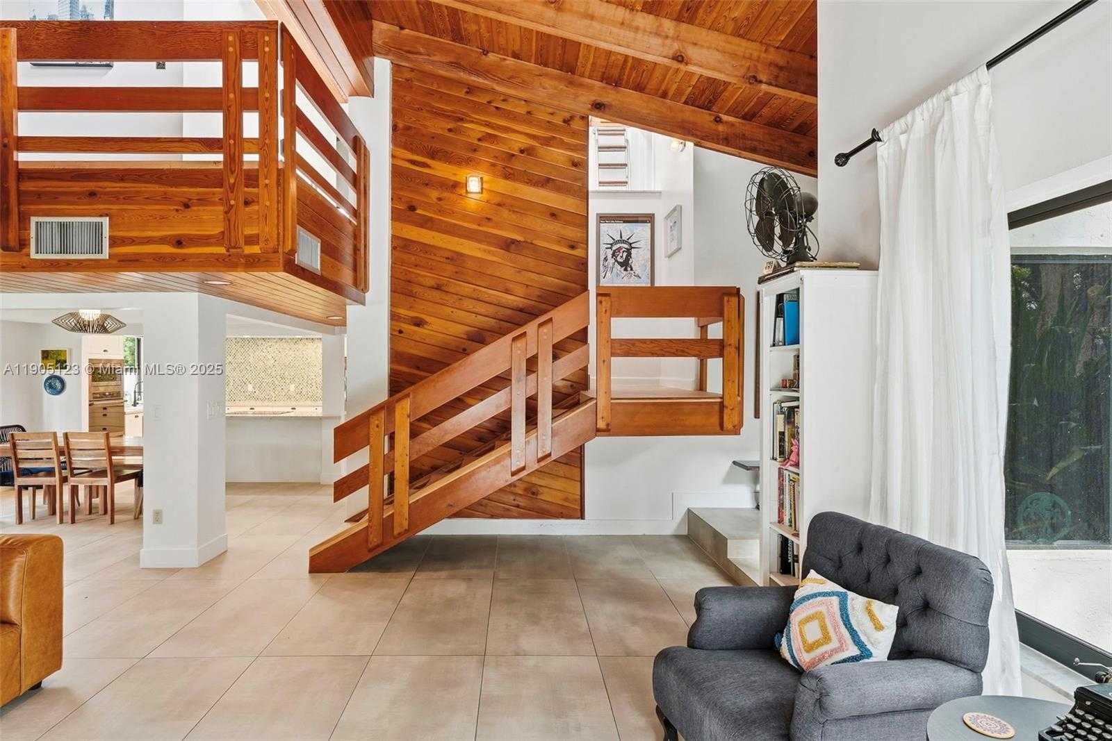 Small Image of 9200 NORTH EAST 12TH AVE, Miami Shores Number 11