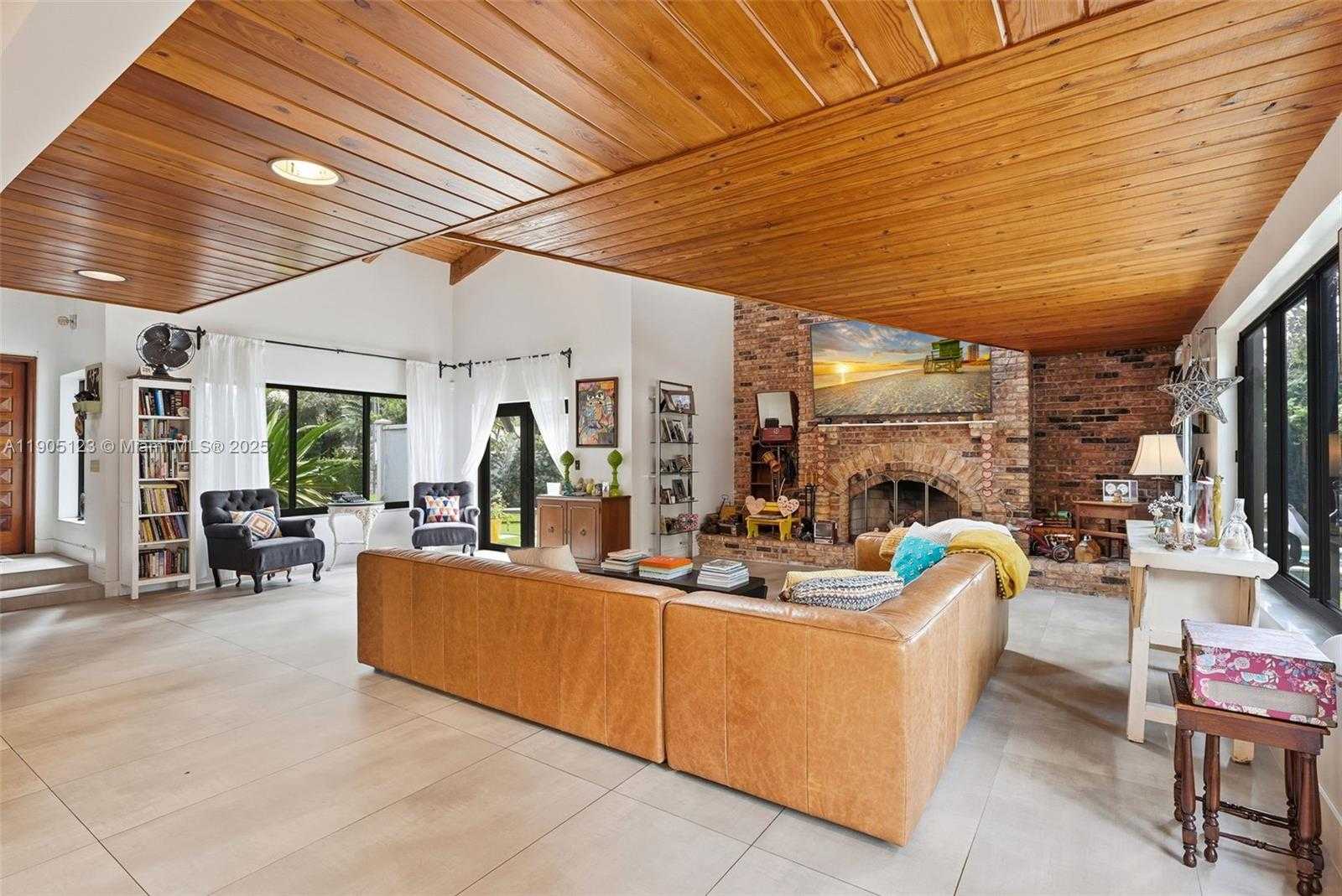 Small Image of 9200 NORTH EAST 12TH AVE, Miami Shores Number 13