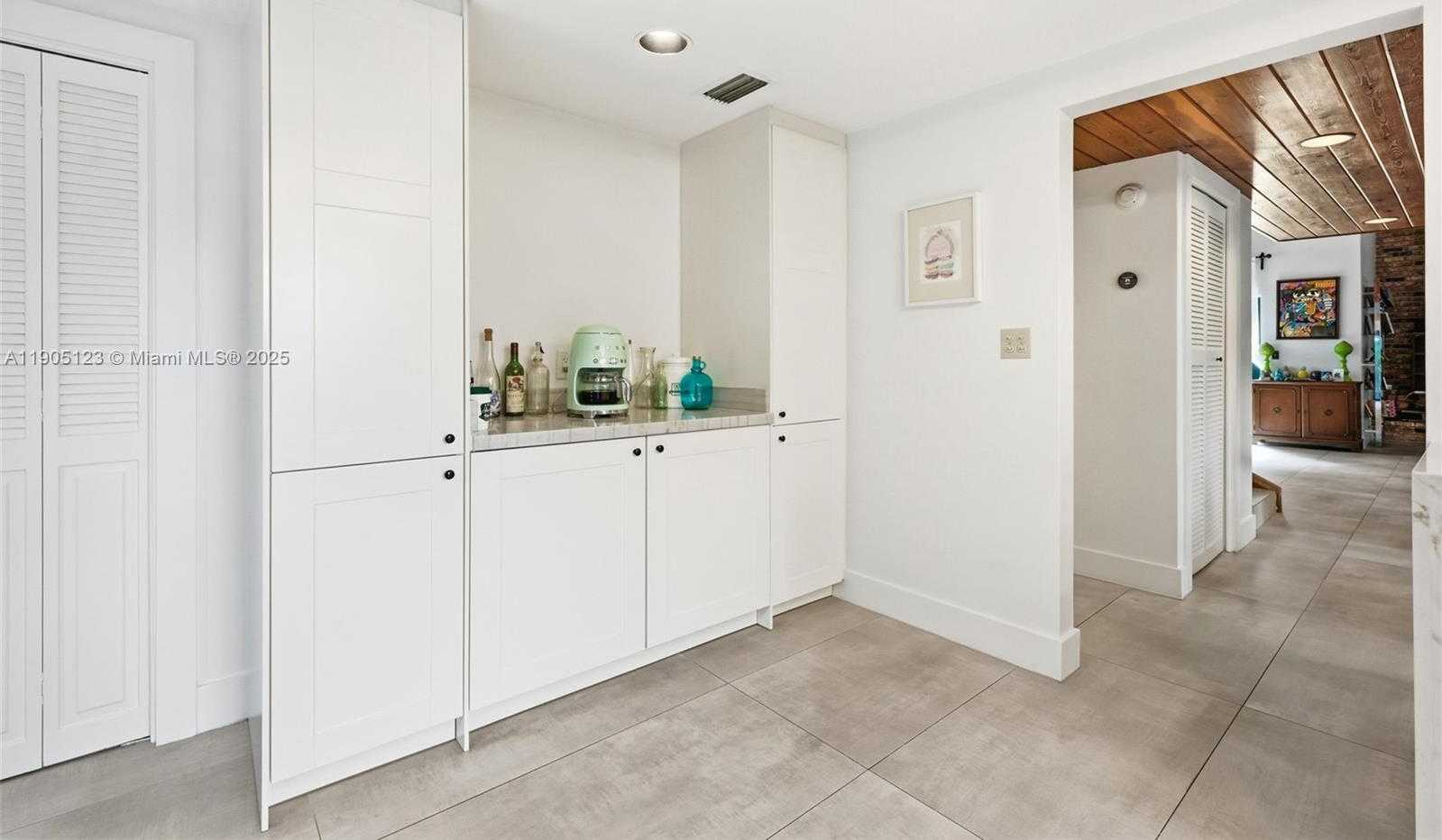 Small Image of 9200 NORTH EAST 12TH AVE, Miami Shores Number 23