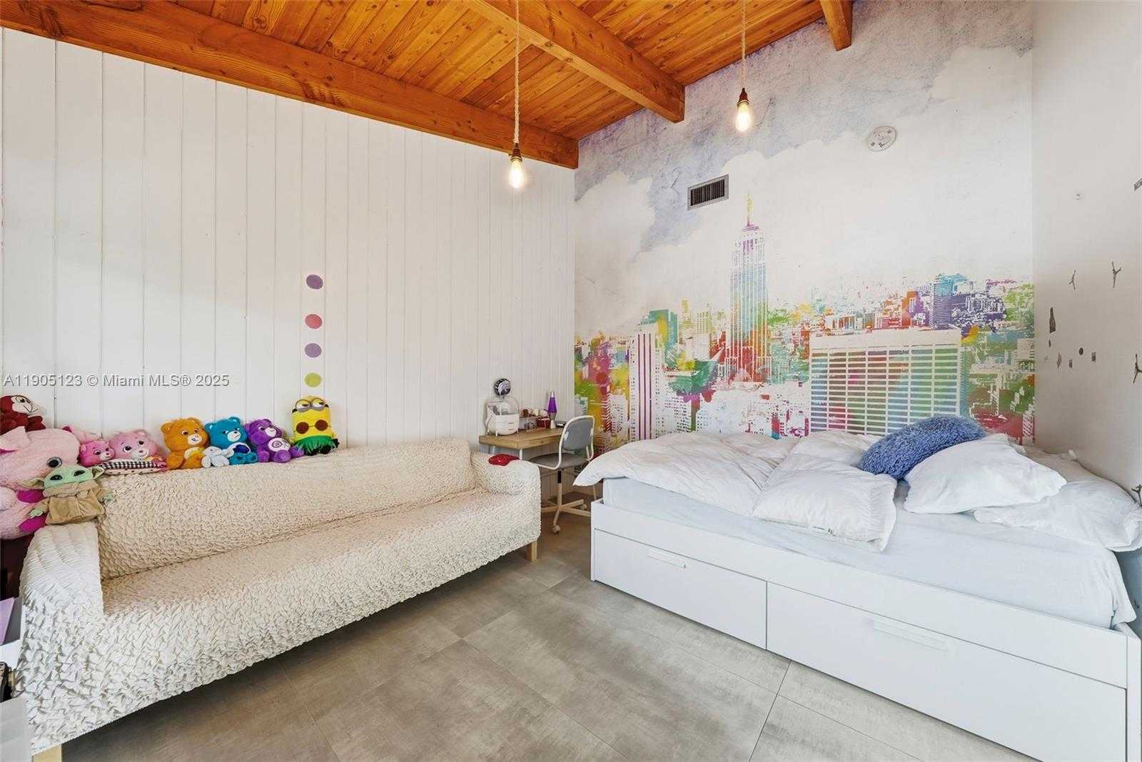 Small Image of 9200 NORTH EAST 12TH AVE, Miami Shores Number 28