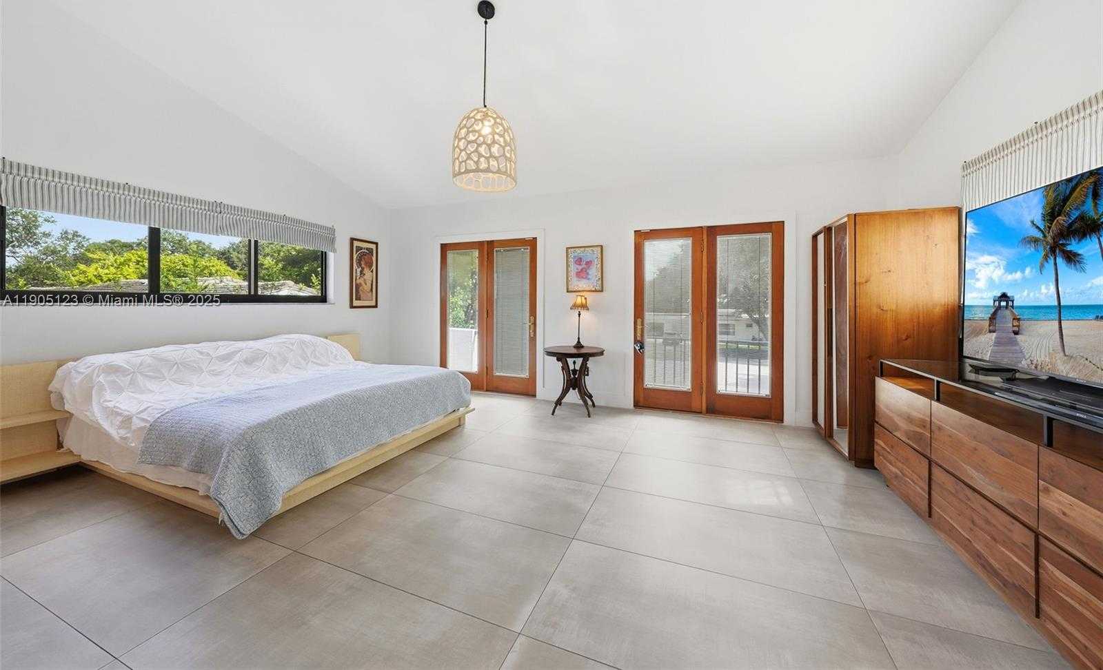 Small Image of 9200 NORTH EAST 12TH AVE, Miami Shores Number 34