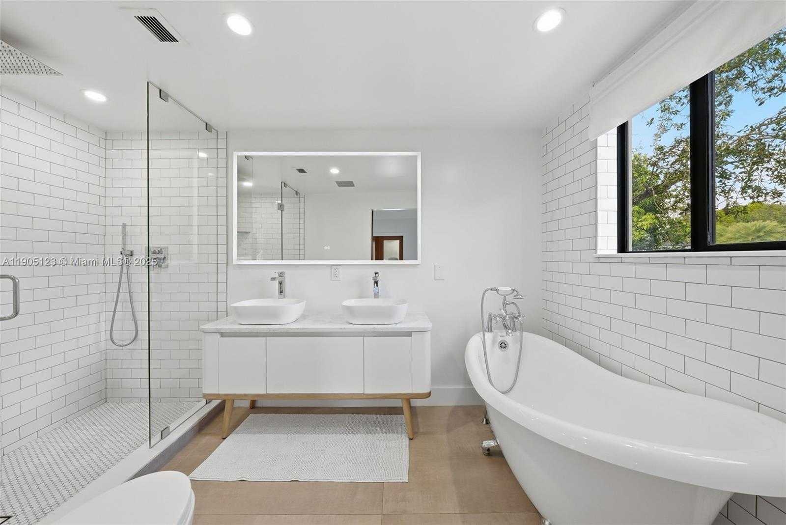 Small Image of 9200 NORTH EAST 12TH AVE, Miami Shores Number 37