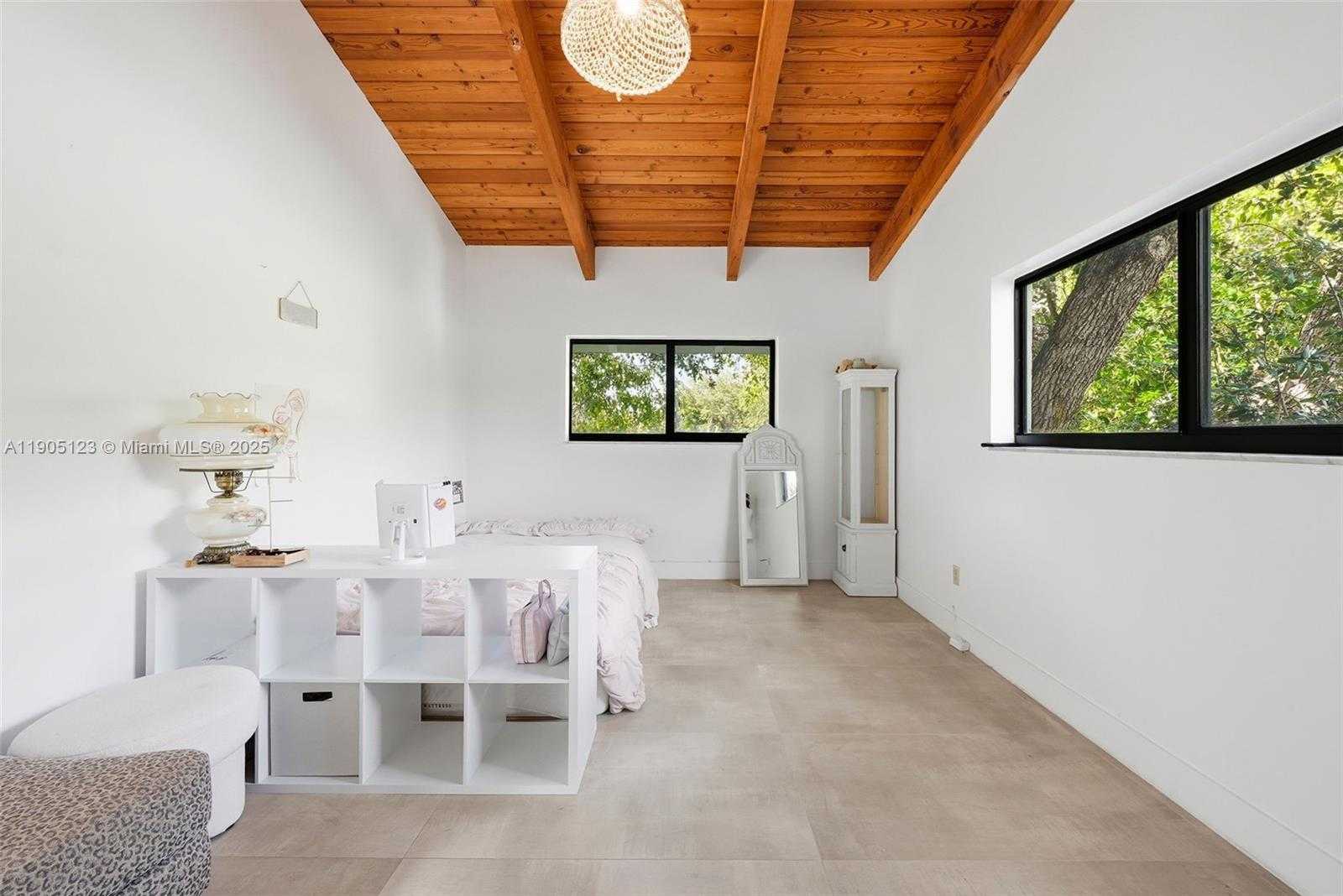 Small Image of 9200 NORTH EAST 12TH AVE, Miami Shores Number 44