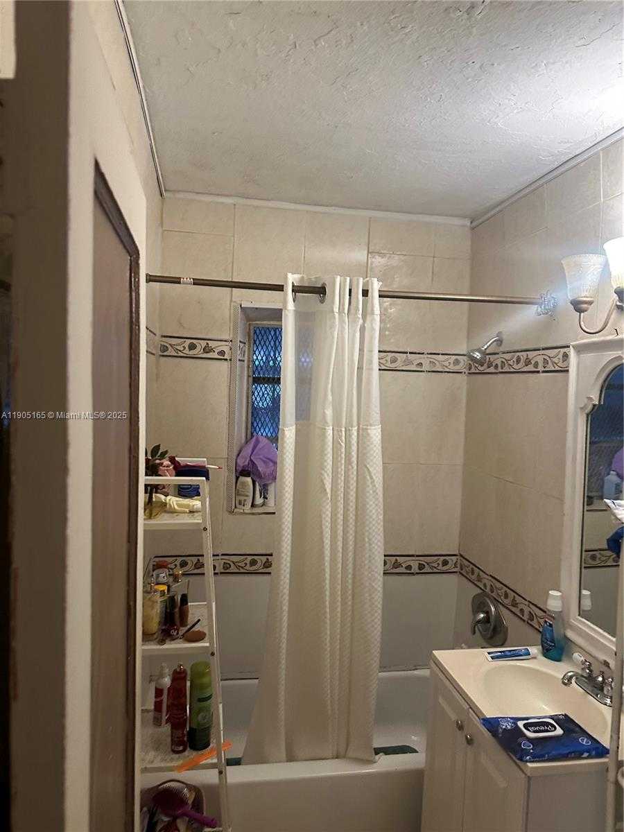 Small Image of 12240 NORTH WEST 13TH AVE, North Miami Number 3