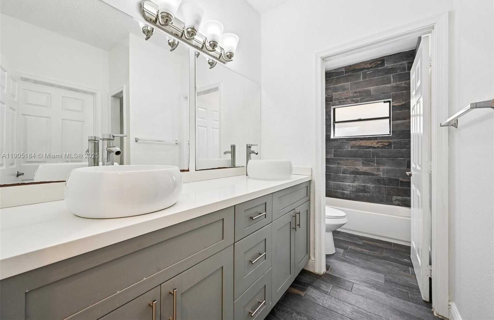 Small Image of 6120 NORTH WEST 60TH AVE, Parkland Number 22