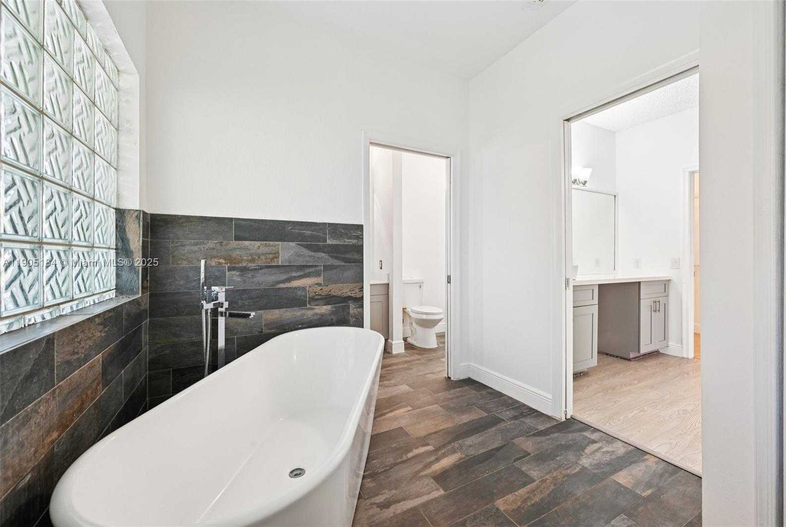 Small Image of 6120 NORTH WEST 60TH AVE, Parkland Number 31