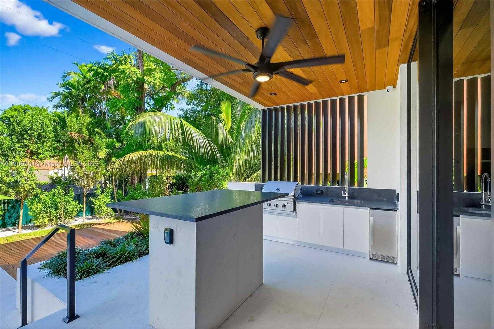 Small Image of 1021 WEST 46TH ST, Miami Beach Number 12