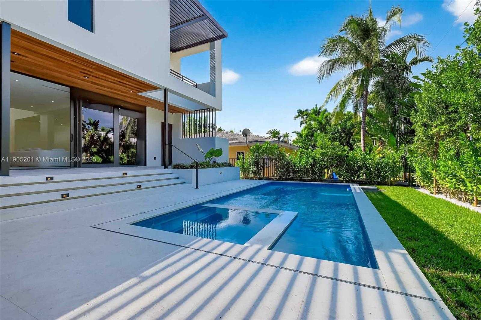 Small Image of 1021 WEST 46TH ST, Miami Beach Number 13