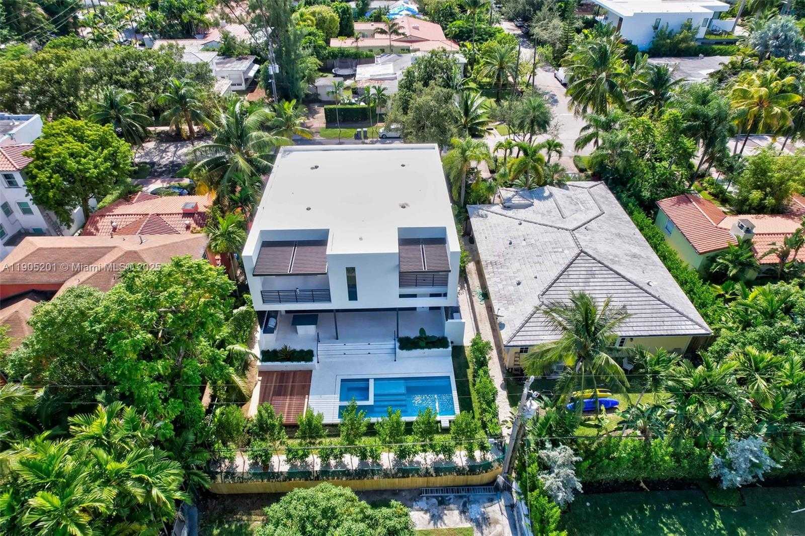 Small Image of 1021 WEST 46TH ST, Miami Beach Number 2