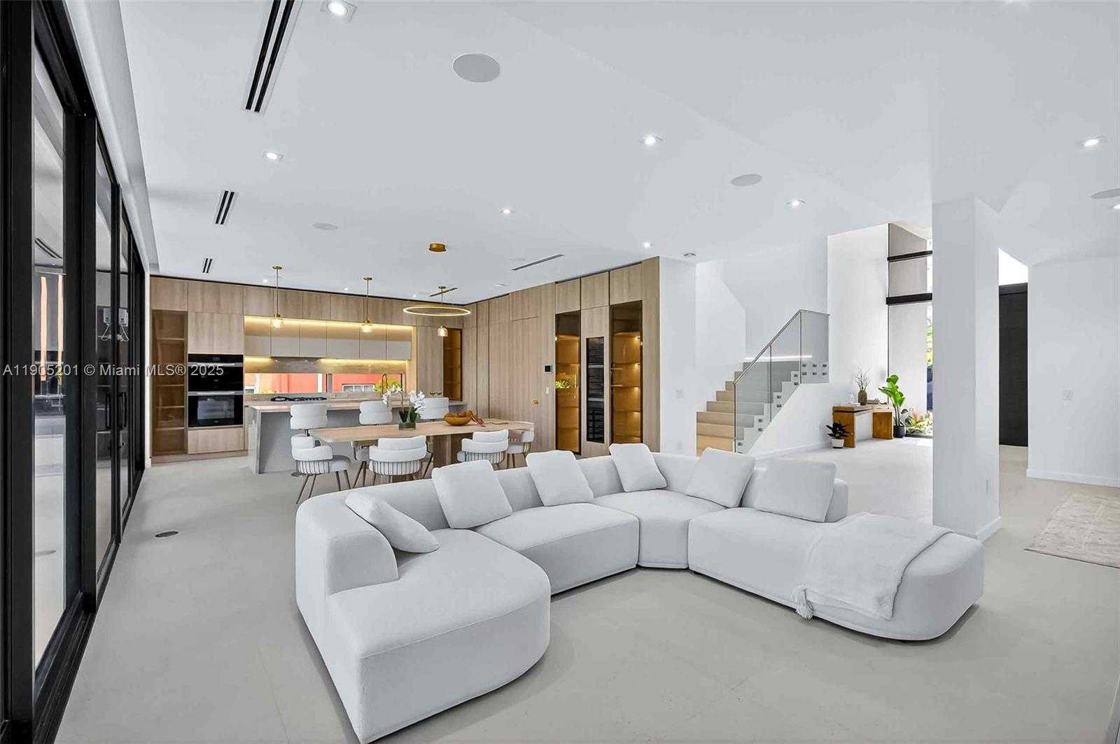 Small Image of 1021 WEST 46TH ST, Miami Beach Number 7