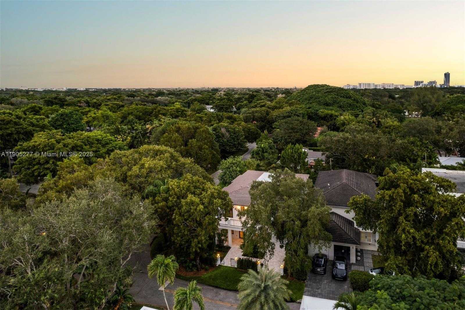 Small Image of 4191 BATTERSEA RD, Miami Number 17