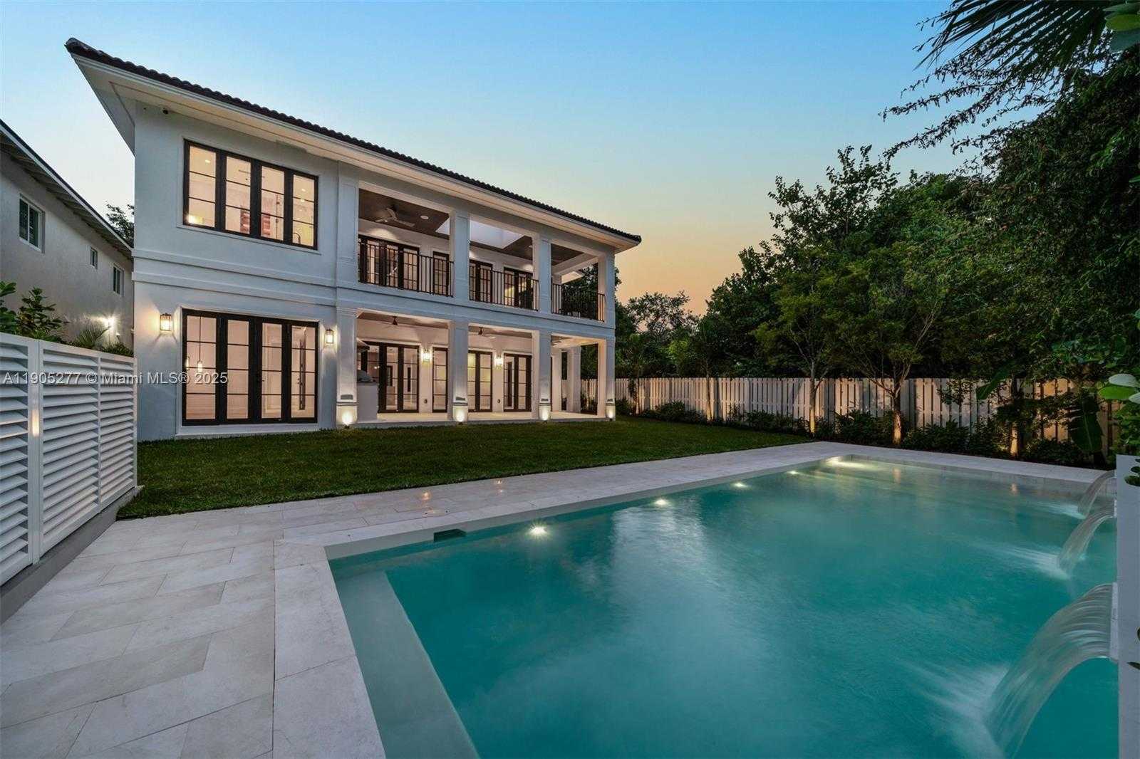 Small Image of 4191 BATTERSEA RD, Miami Number 2