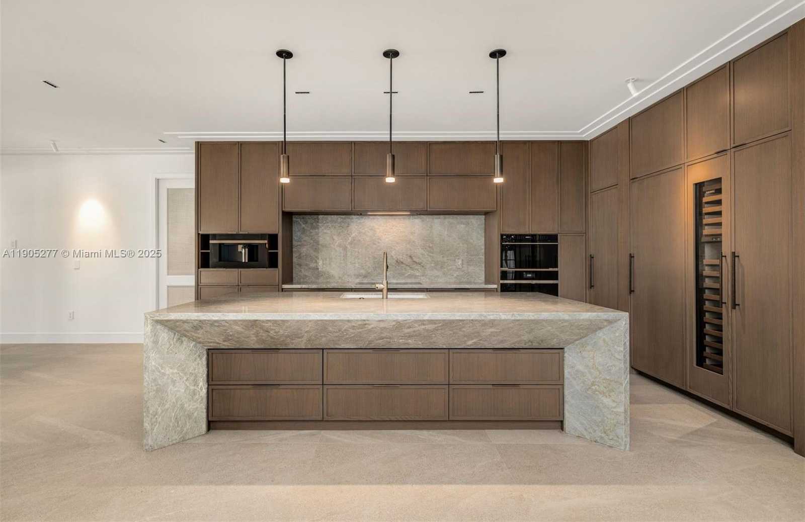 Small Image of 4191 BATTERSEA RD, Miami Number 4