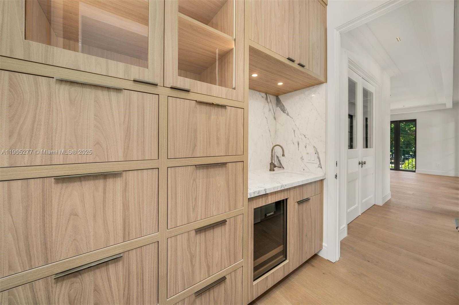 Small Image of 4191 BATTERSEA RD, Miami Number 7