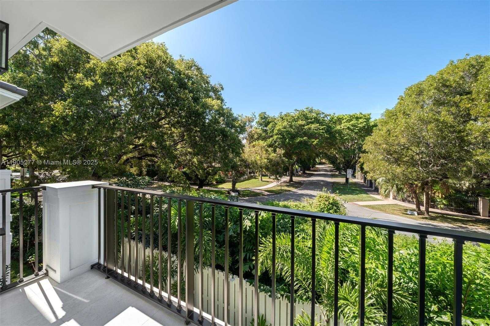 Small Image of 4191 BATTERSEA RD, Miami Number 9