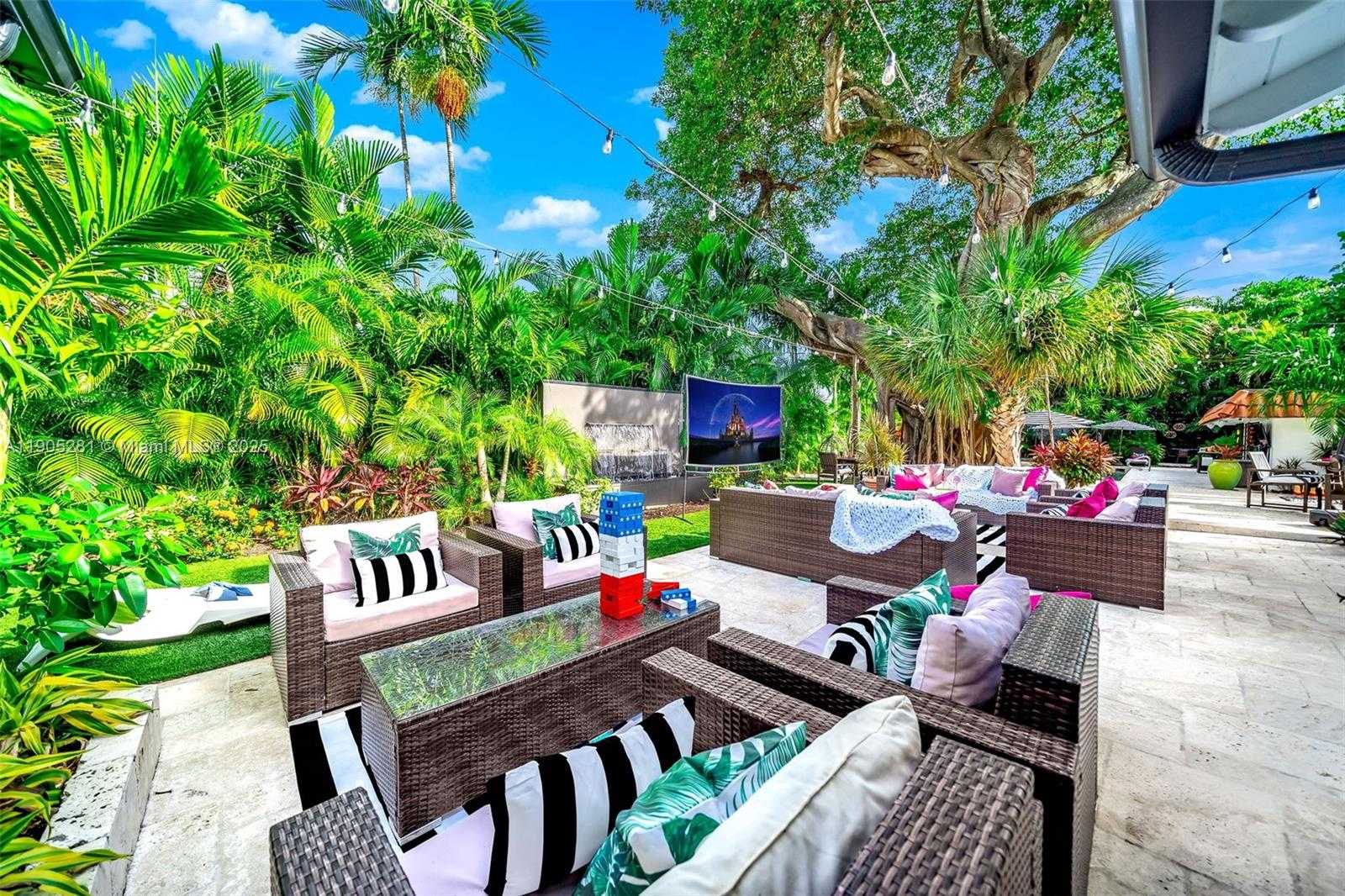 Small Image of 11 SYLVAN LN, Fort Lauderdale Number 14