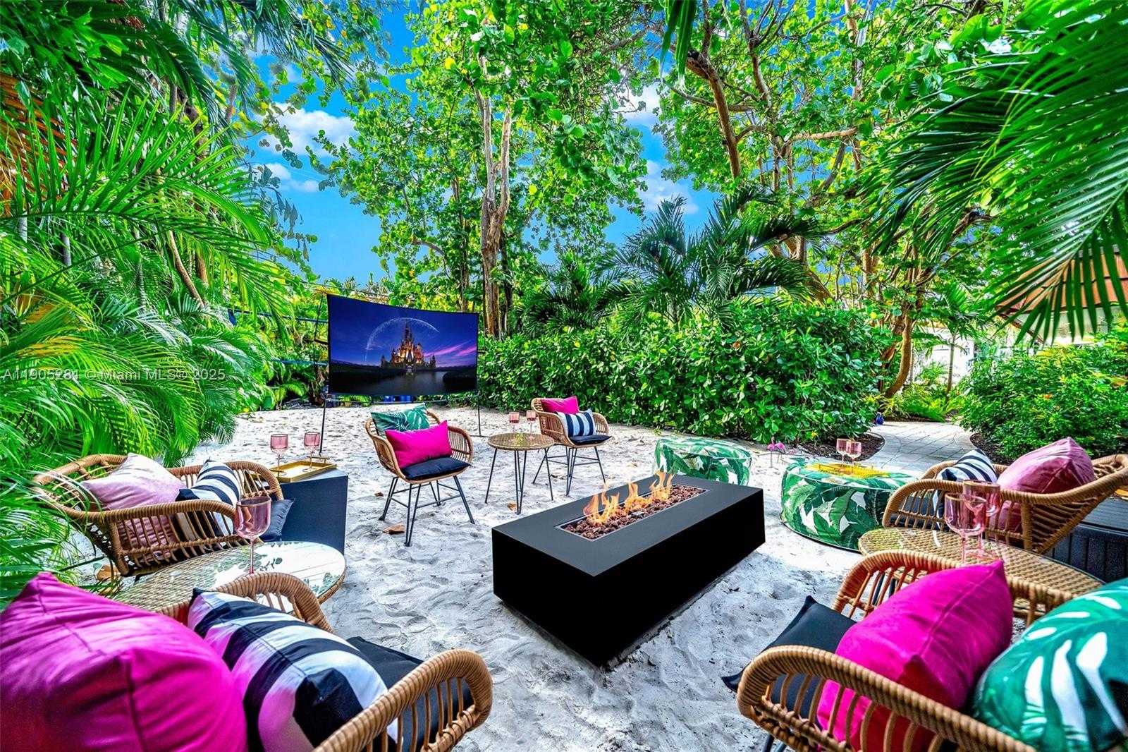 Small Image of 11 SYLVAN LN, Fort Lauderdale Number 2