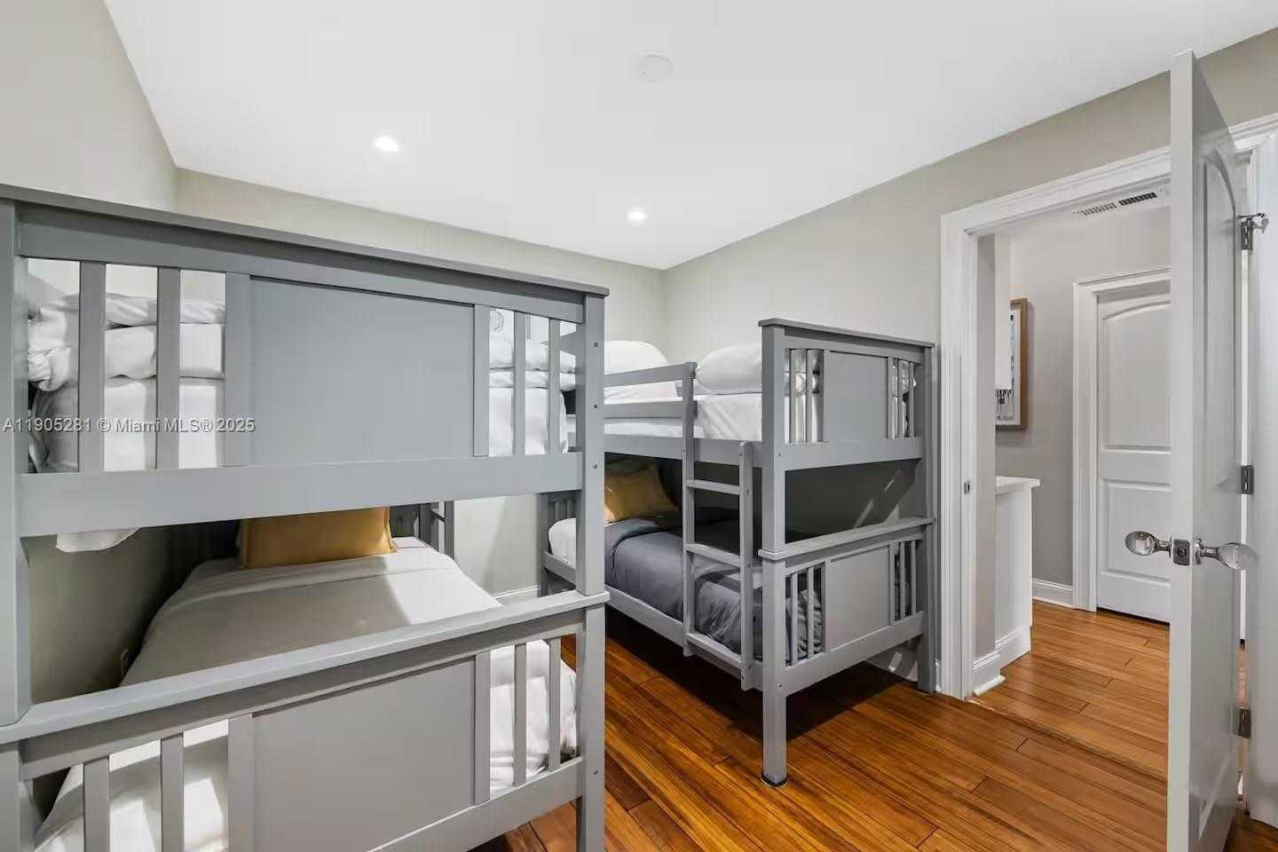 Small Image of 11 SYLVAN LN, Fort Lauderdale Number 32