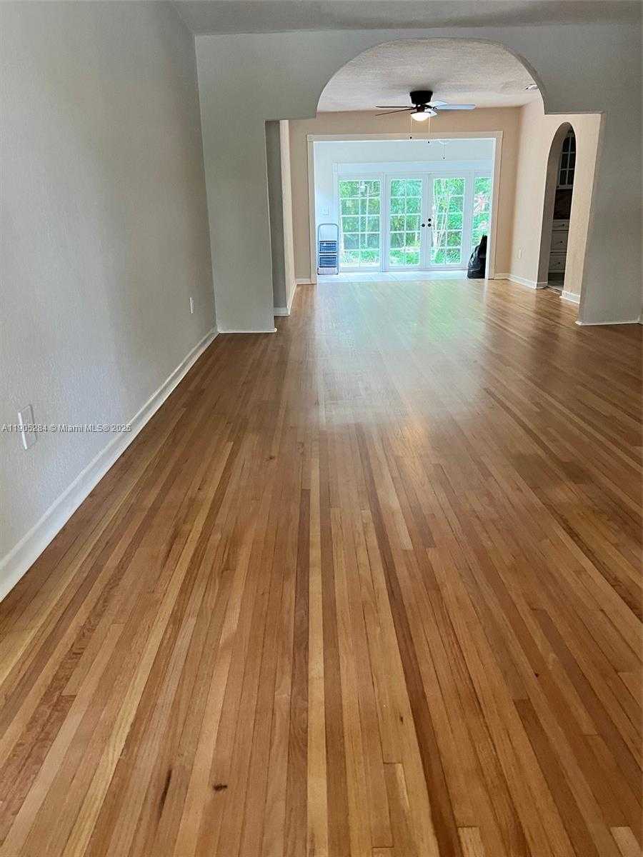 Small Image of 1032 OBISPO AVE, Coral Gables Number 5