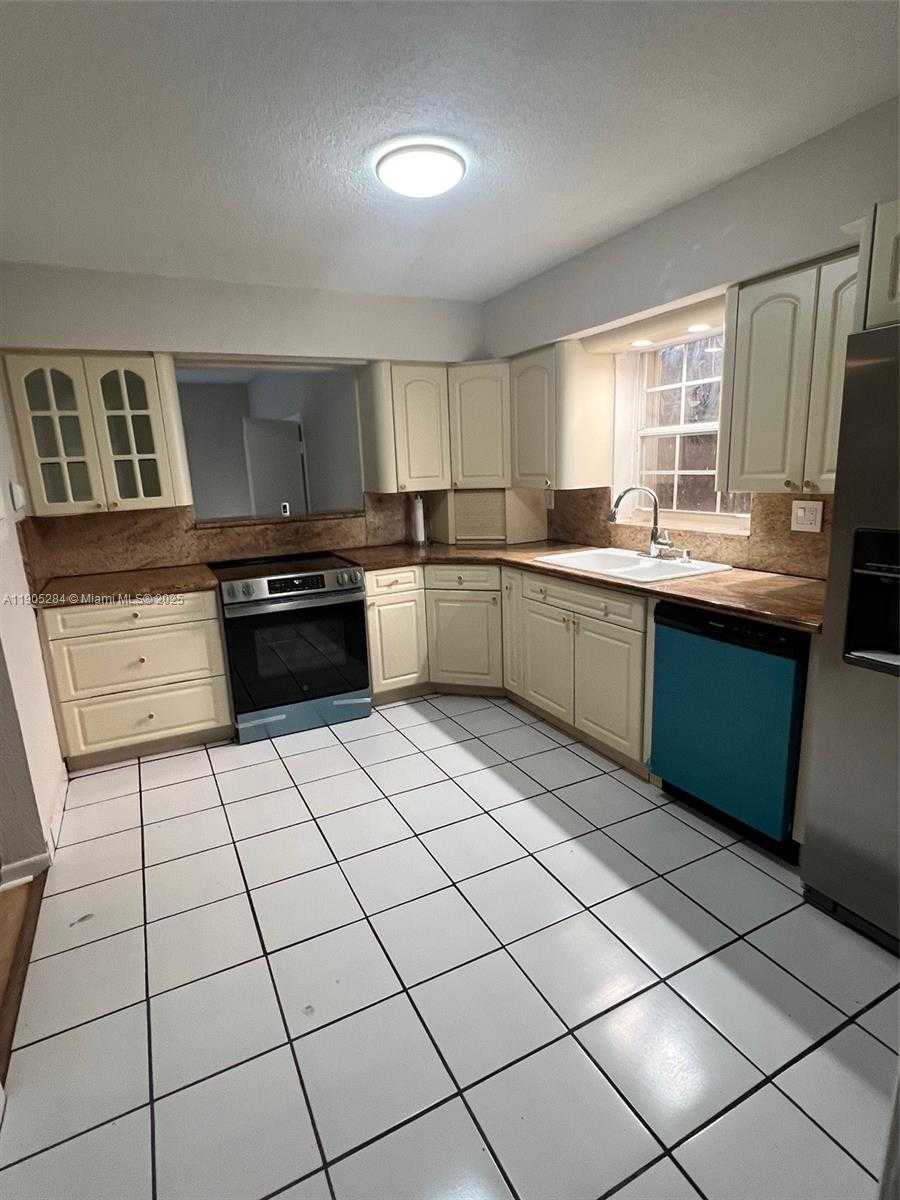 Small Image of 1032 OBISPO AVE, Coral Gables Number 6