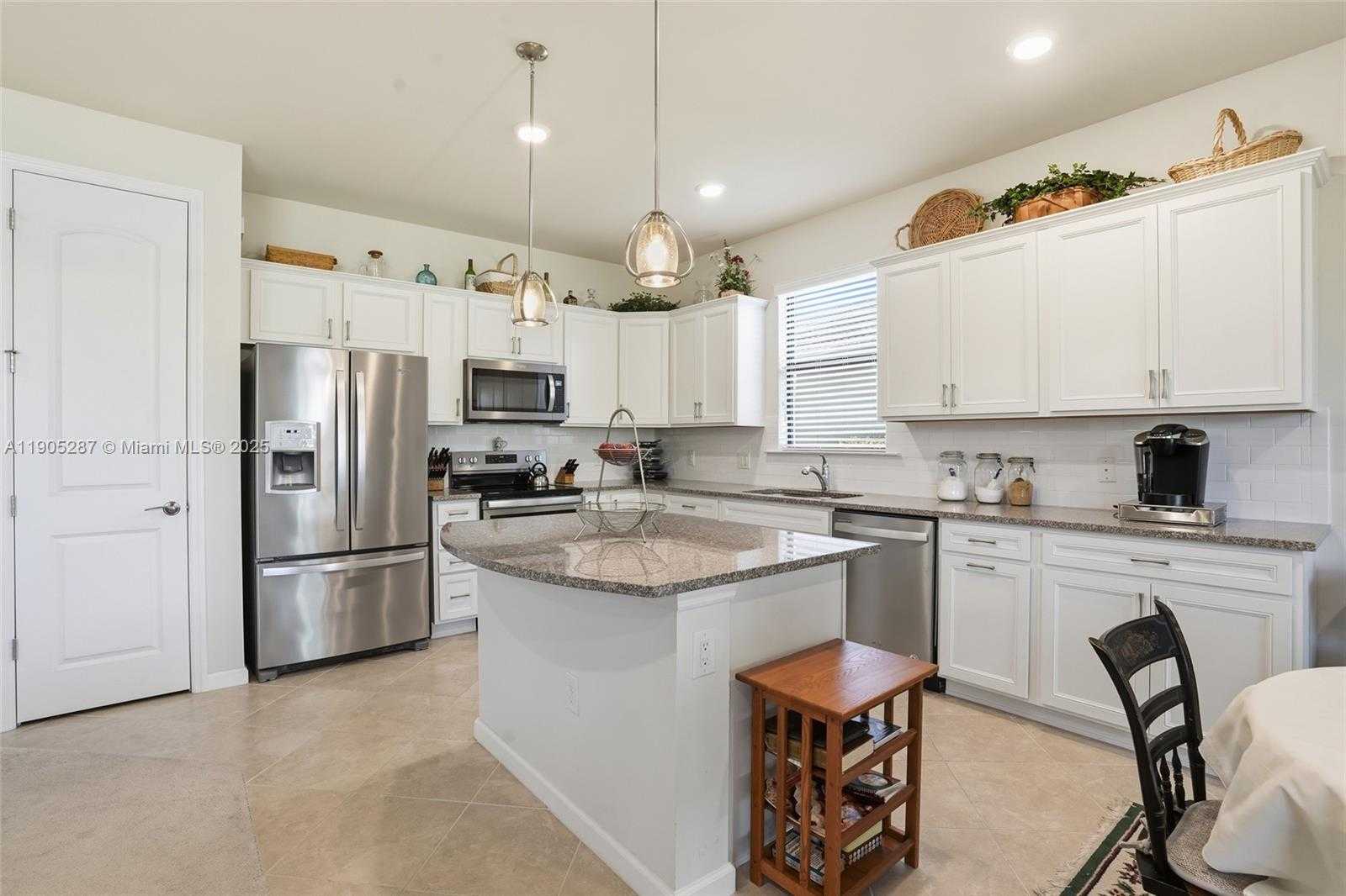 Small Image of 16083 MISTFLOWER DR, Other City - In The State Of Florida Number 16