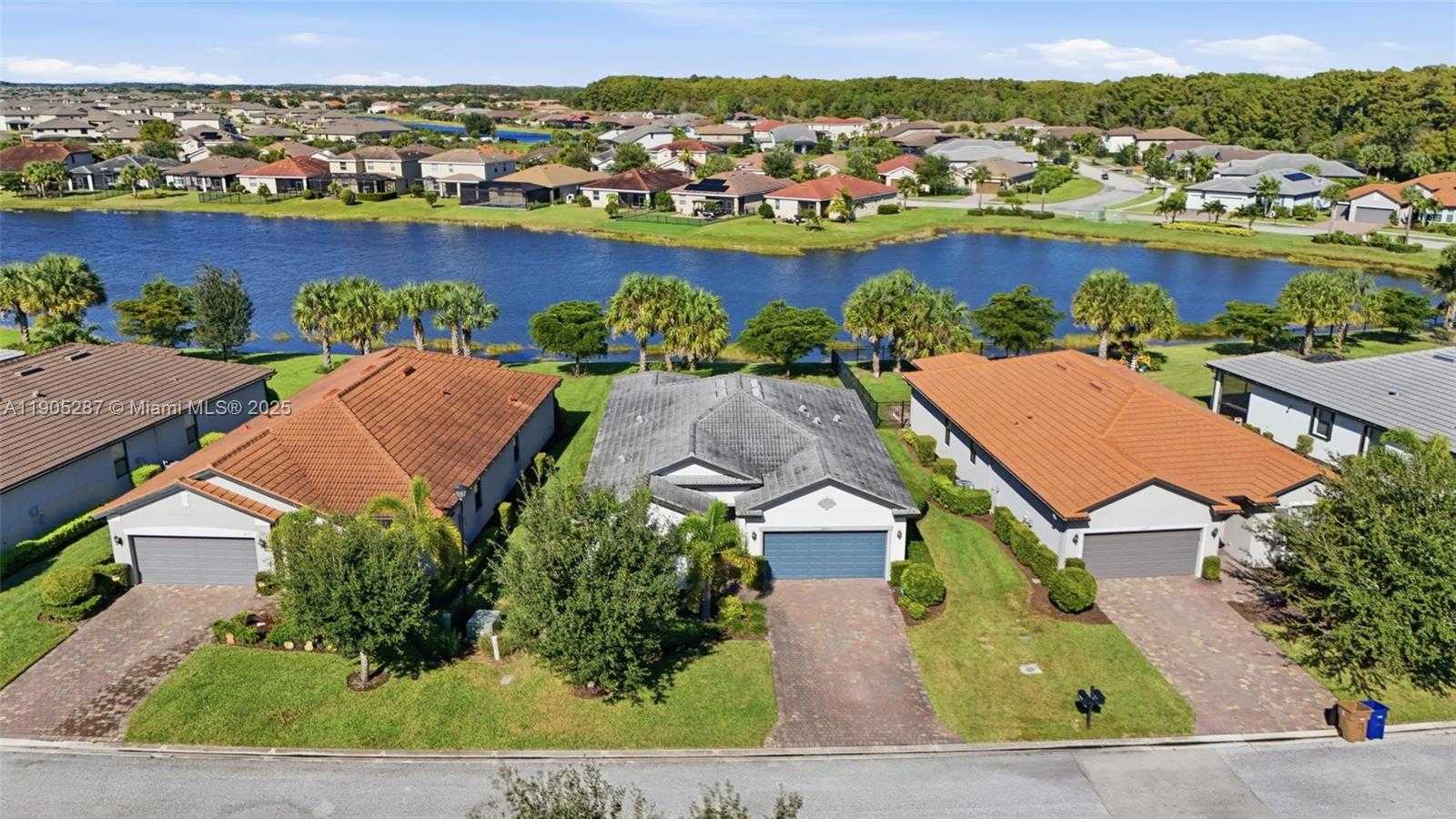 Small Image of 16083 MISTFLOWER DR, Other City - In The State Of Florida Number 3