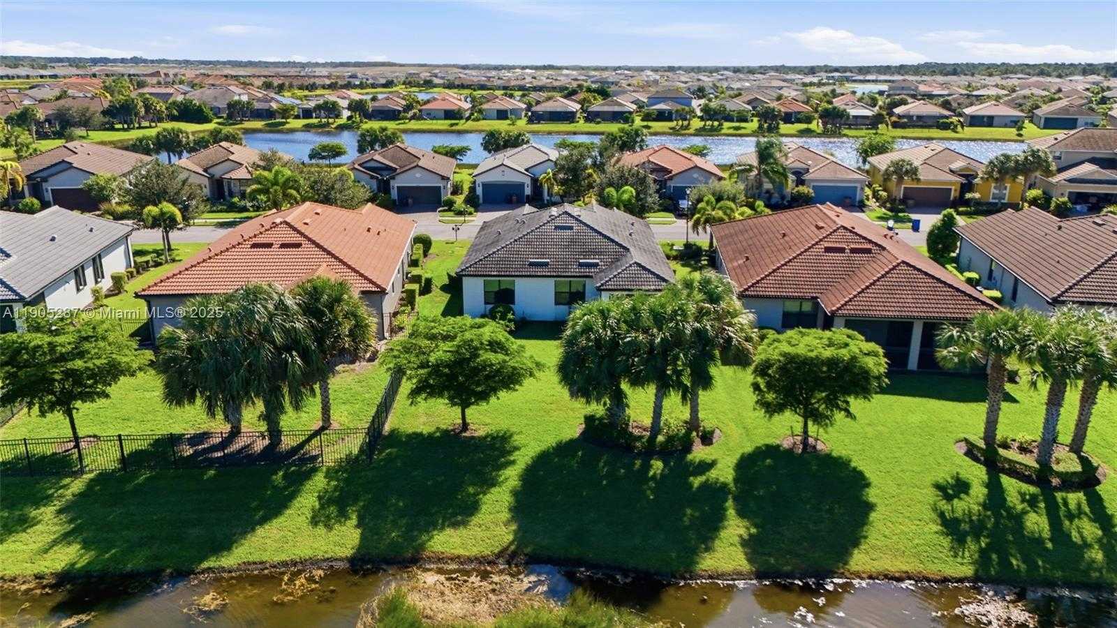 Small Image of 16083 MISTFLOWER DR, Other City - In The State Of Florida Number 41