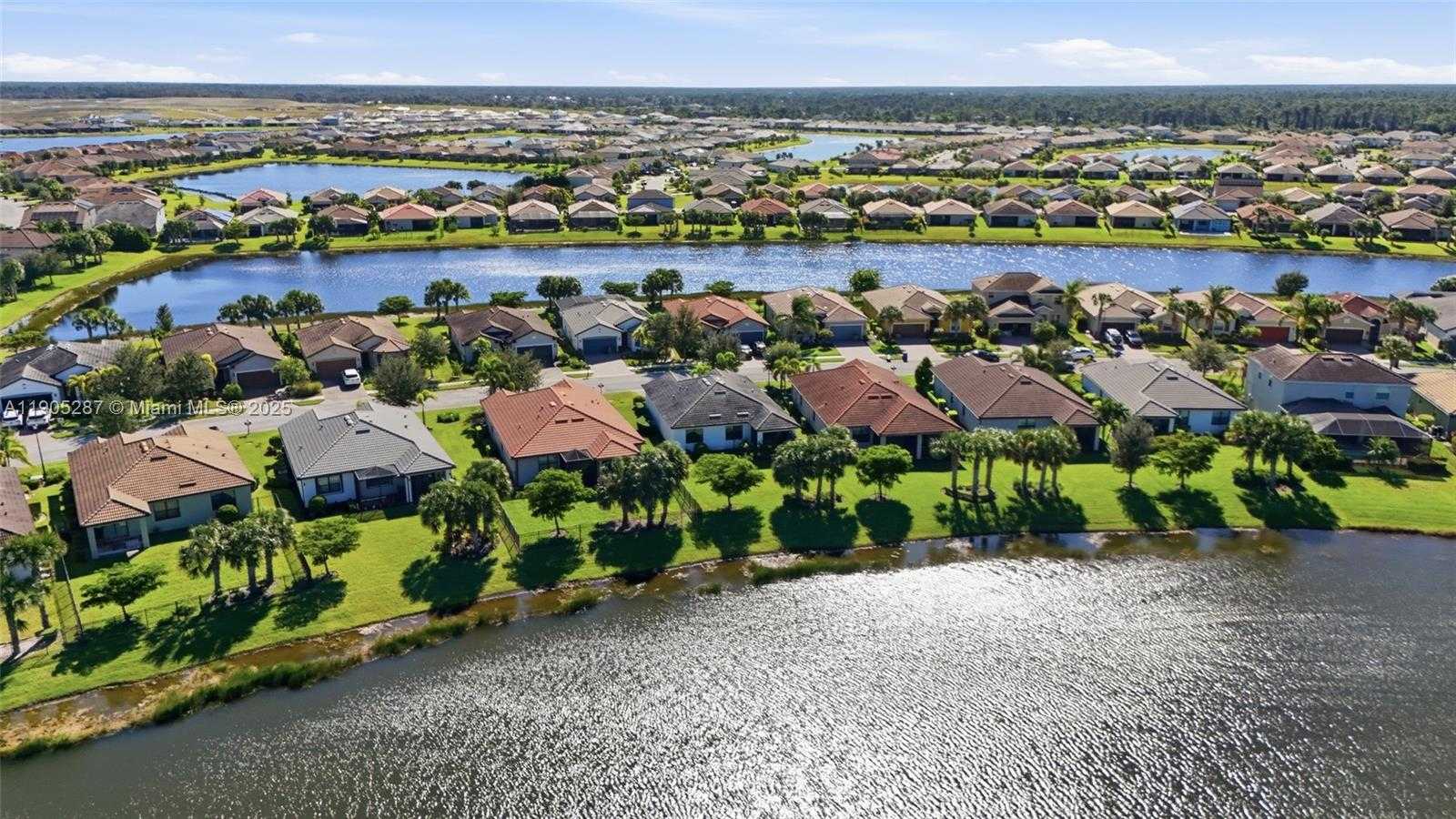 Small Image of 16083 MISTFLOWER DR, Other City - In The State Of Florida Number 42