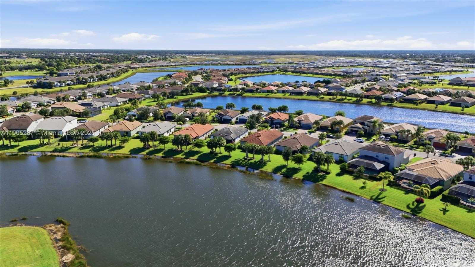 Small Image of 16083 MISTFLOWER DR, Other City - In The State Of Florida Number 43