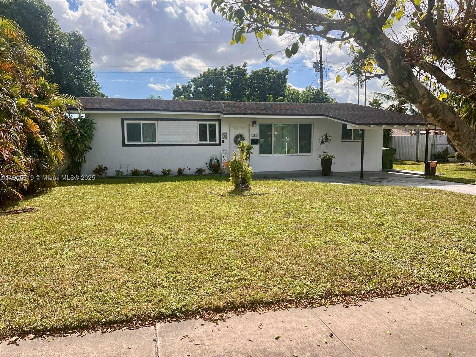Small Image of 714 WEST 56TH ST, Hialeah Number 2