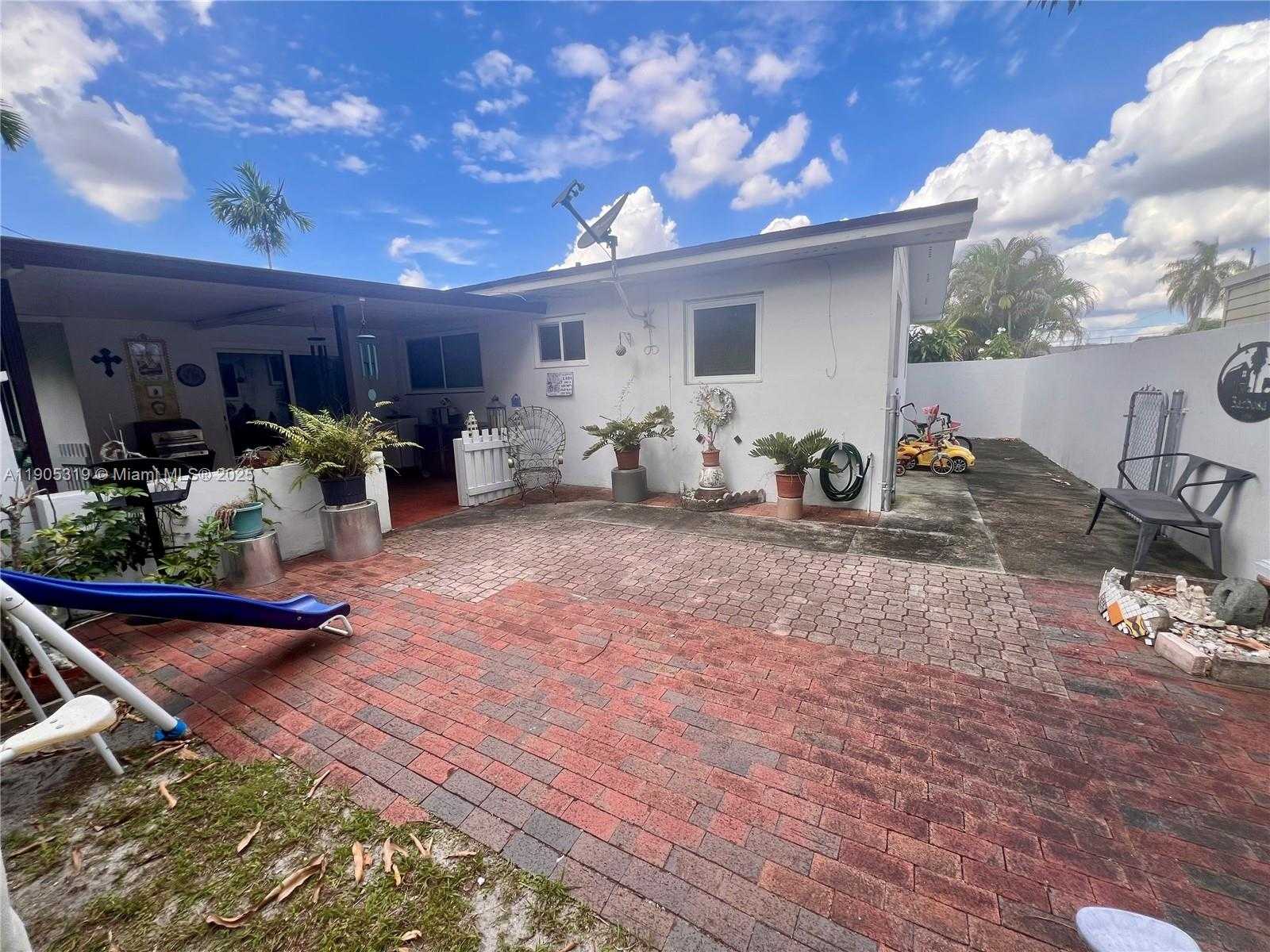 Small Image of 714 WEST 56TH ST, Hialeah Number 23