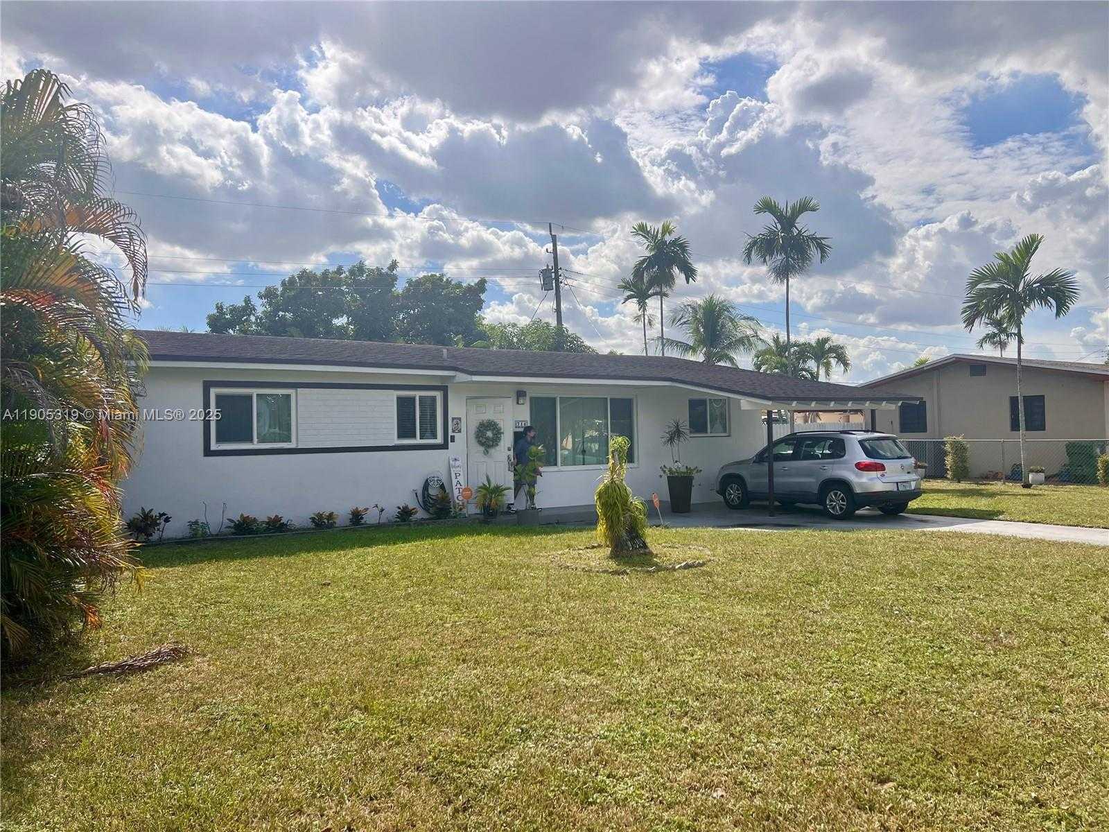 Small Image of 714 WEST 56TH ST, Hialeah Number 3