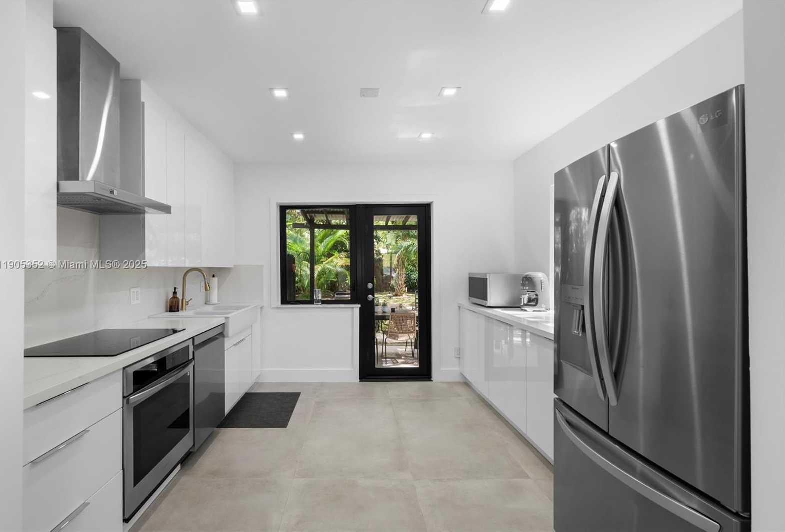 Small Image of 829 SOUTH WEST 4TH CT, Fort Lauderdale Number 3